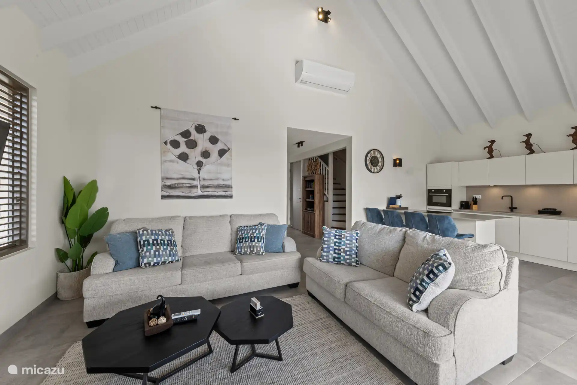 Ruime woonkamer om te ontspannen na een in de dag zon.