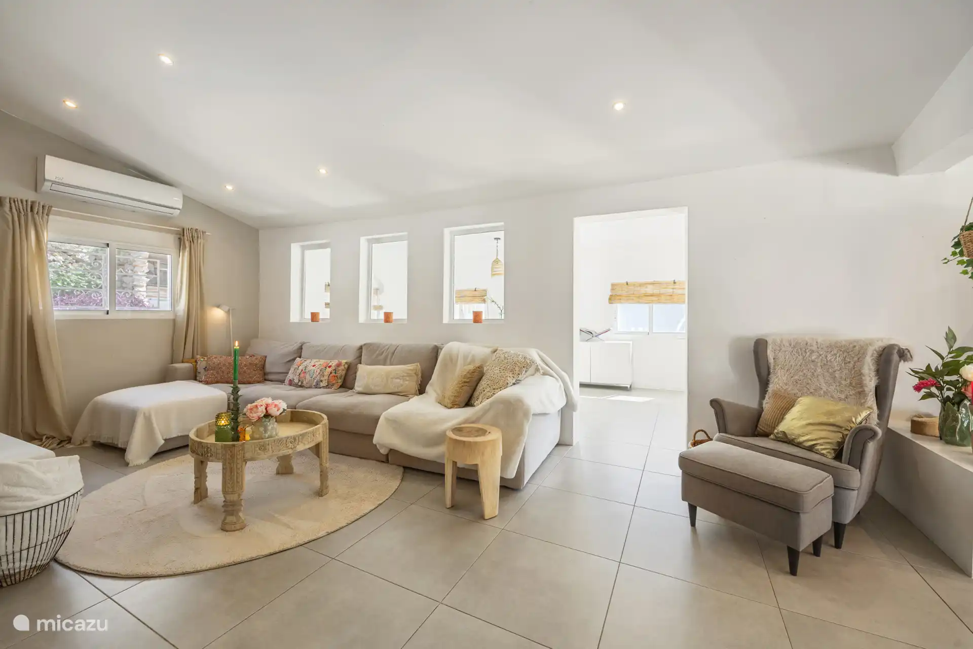 Sitzbereich mit schönem Lounge-Sofa