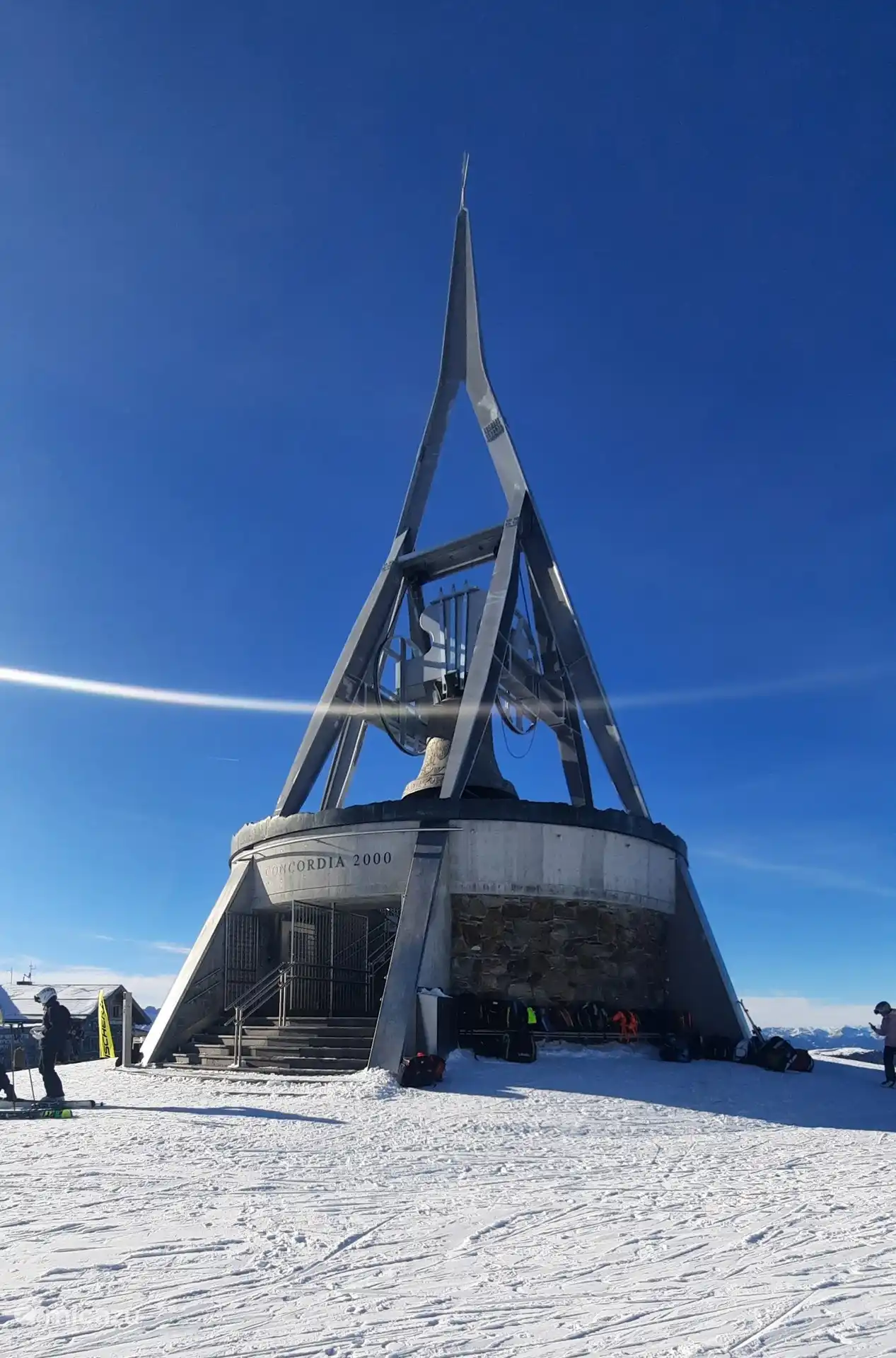 klok op de top van Kronplatz