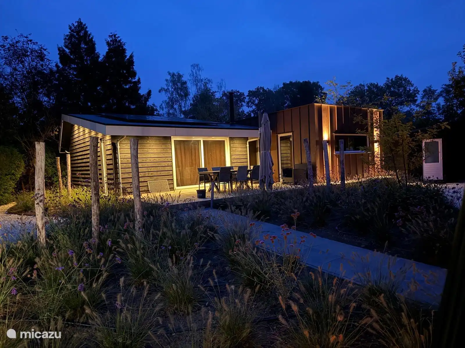 Bungalow in de avond