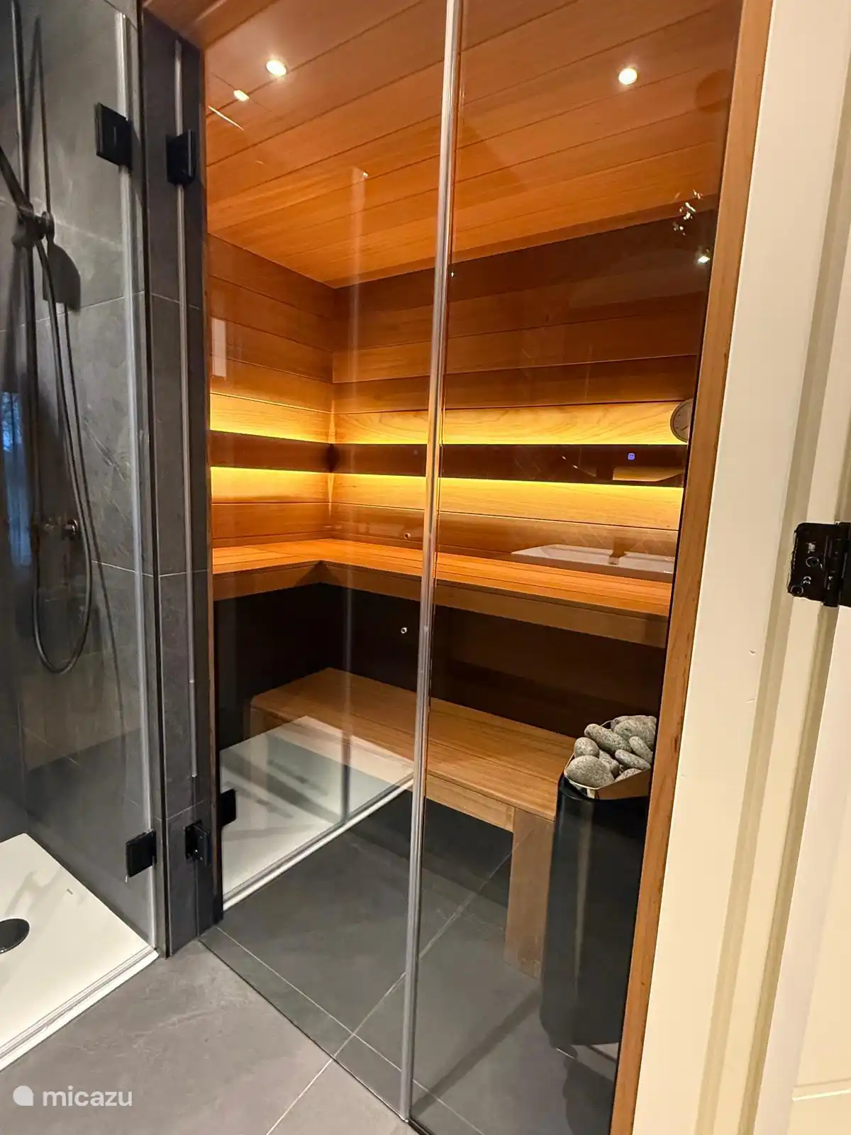 Een heerlijk ruime sauna