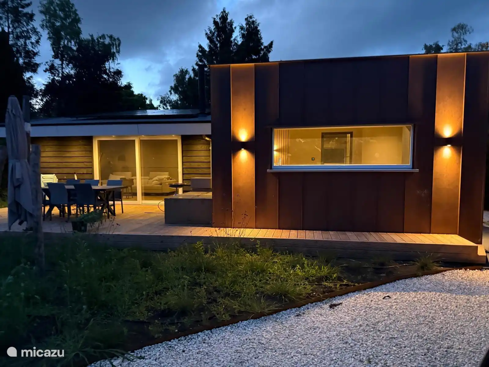 Bungalow in de avond