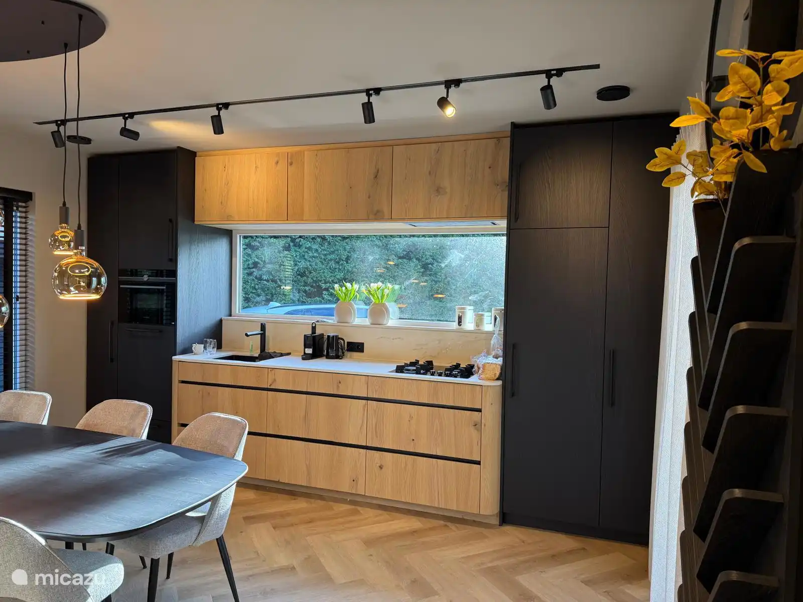 Keuken met meer dan voldoende opberg mogelijkheden. 