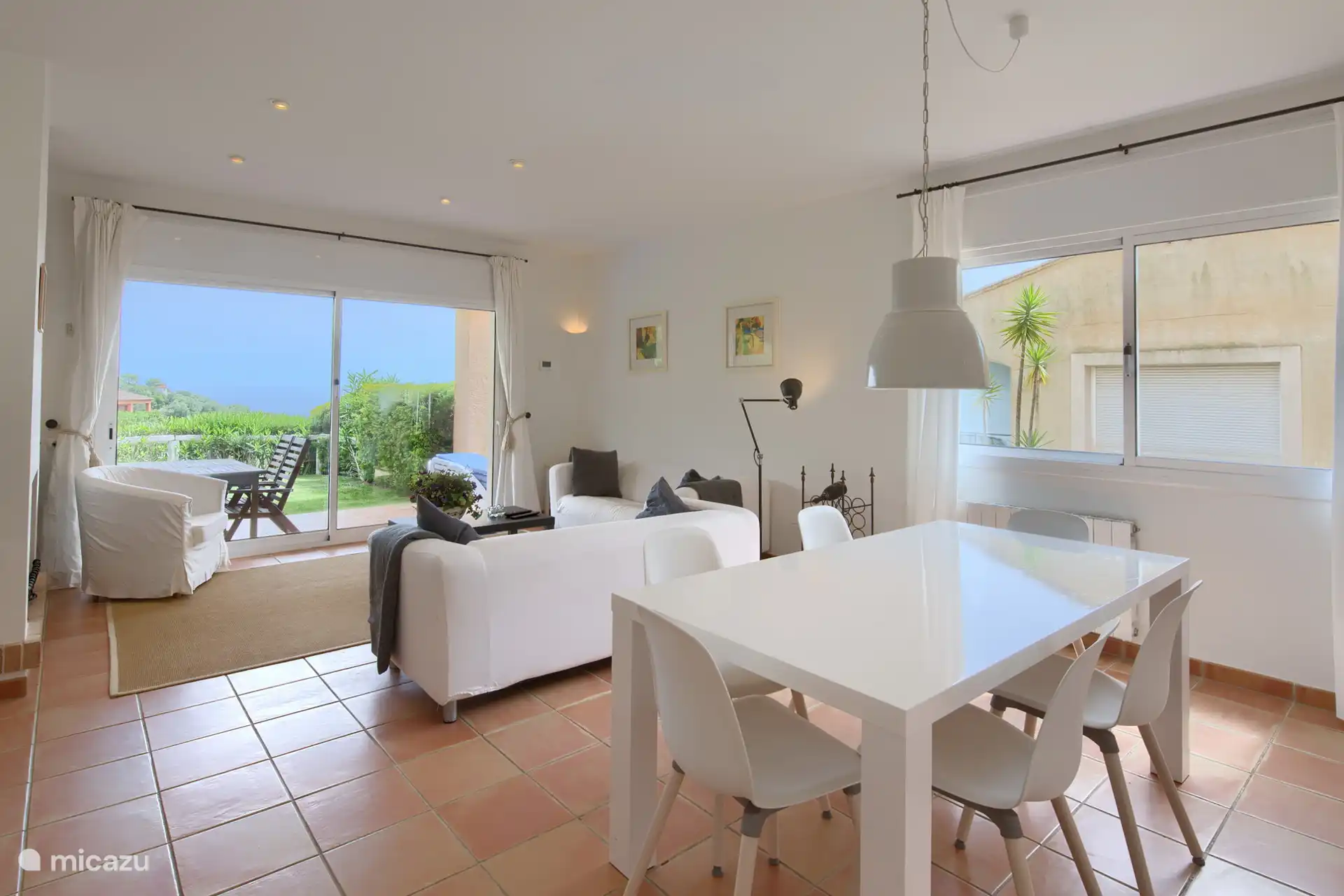 Woonkamer met zeezicht