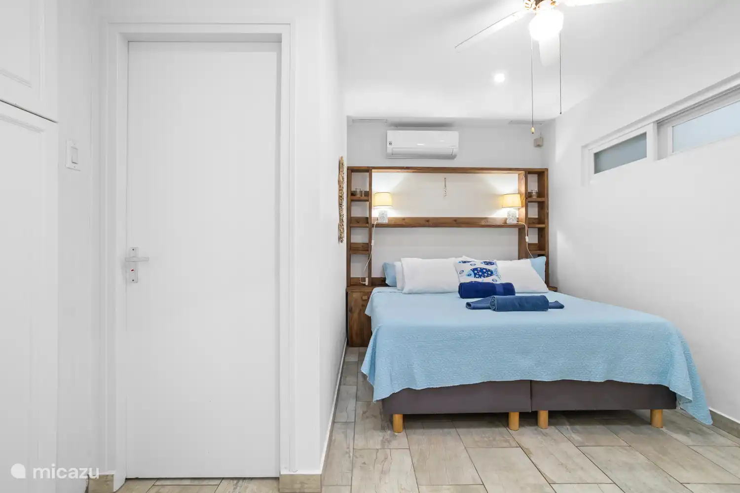 Geräumige Schlafzimmer mit eigenem Bad