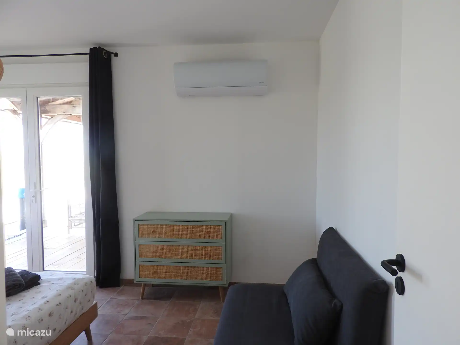 Slaapkamer (dubbel bed 180) met airco