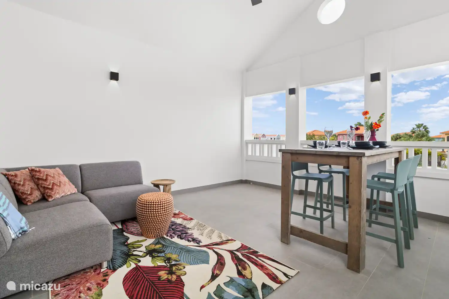 Ruime balkon met geweldig uitzicht over de lagune