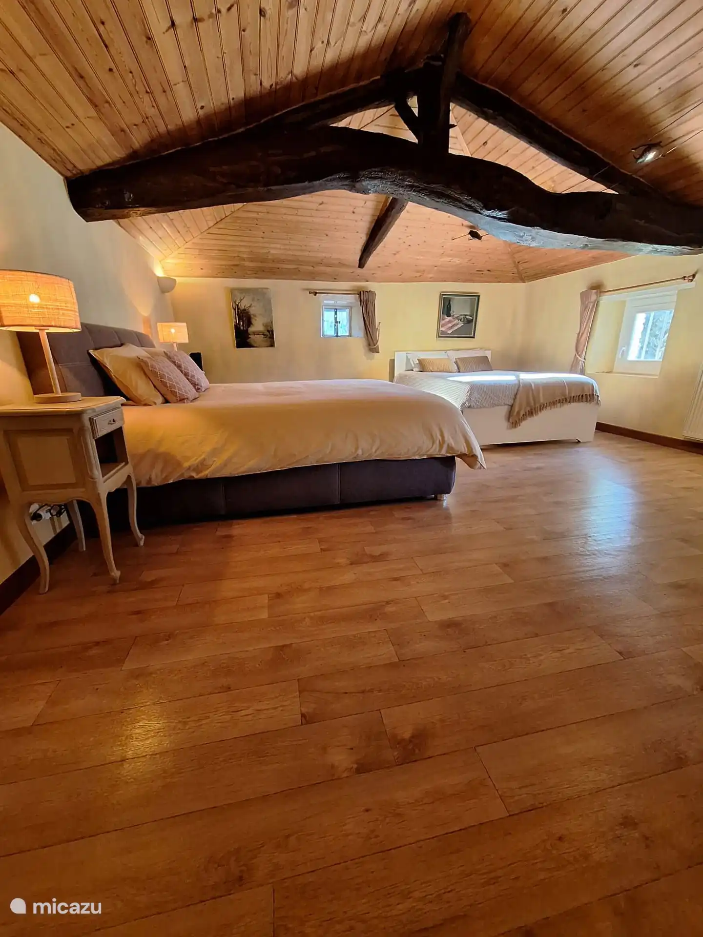 Family room with 2 beds