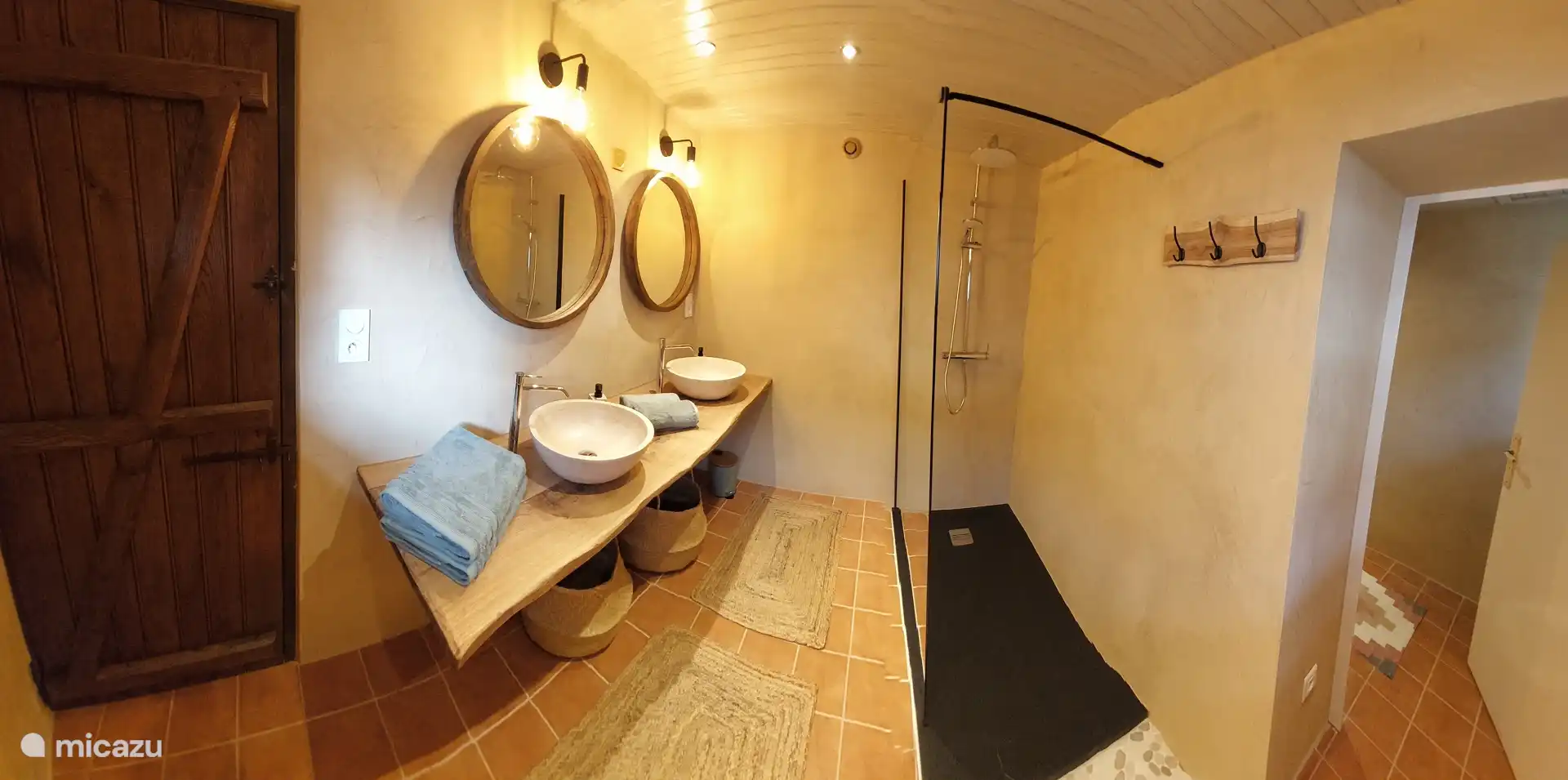 Warm & atmospheric renovated bathroom