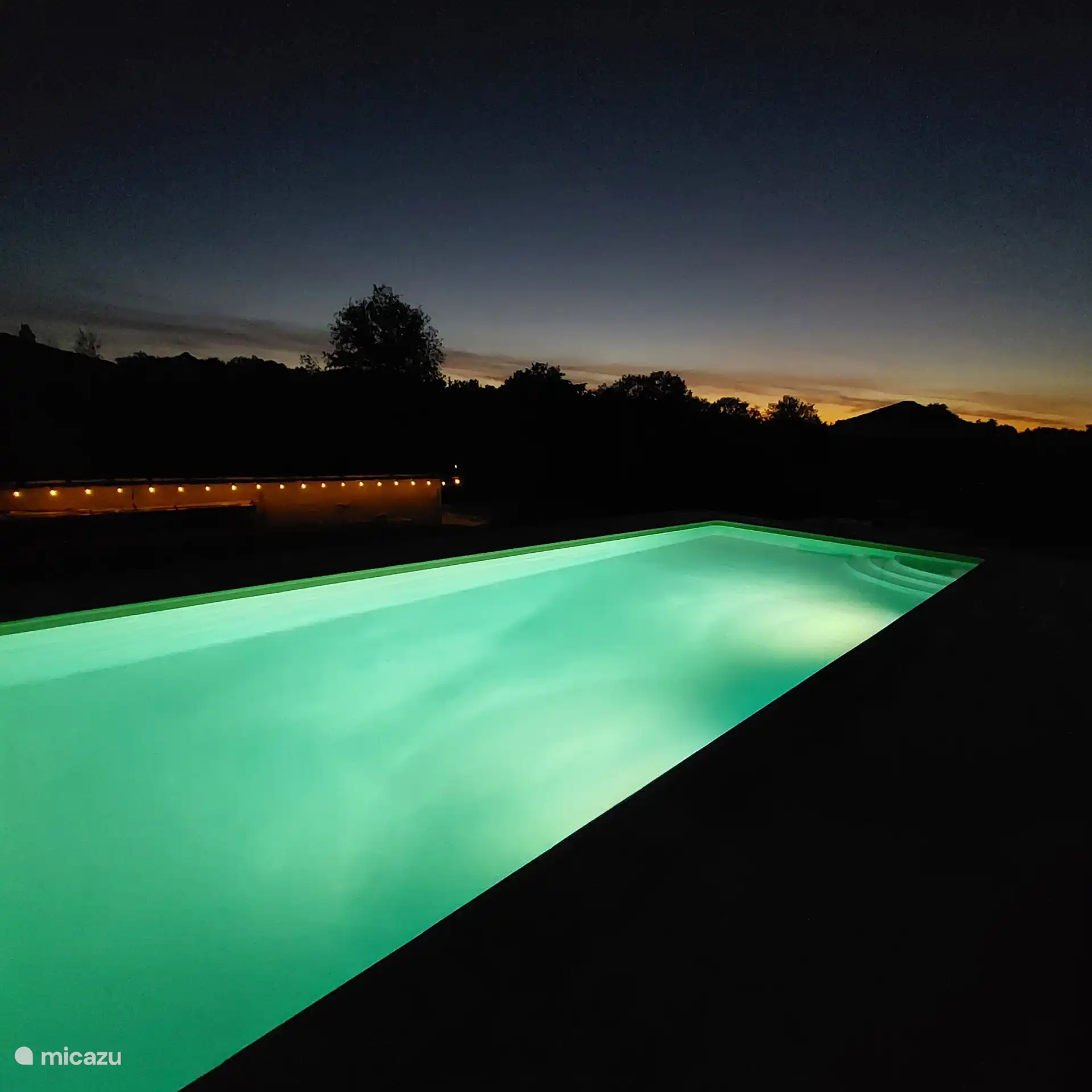 Even enjoy the evening in the pool