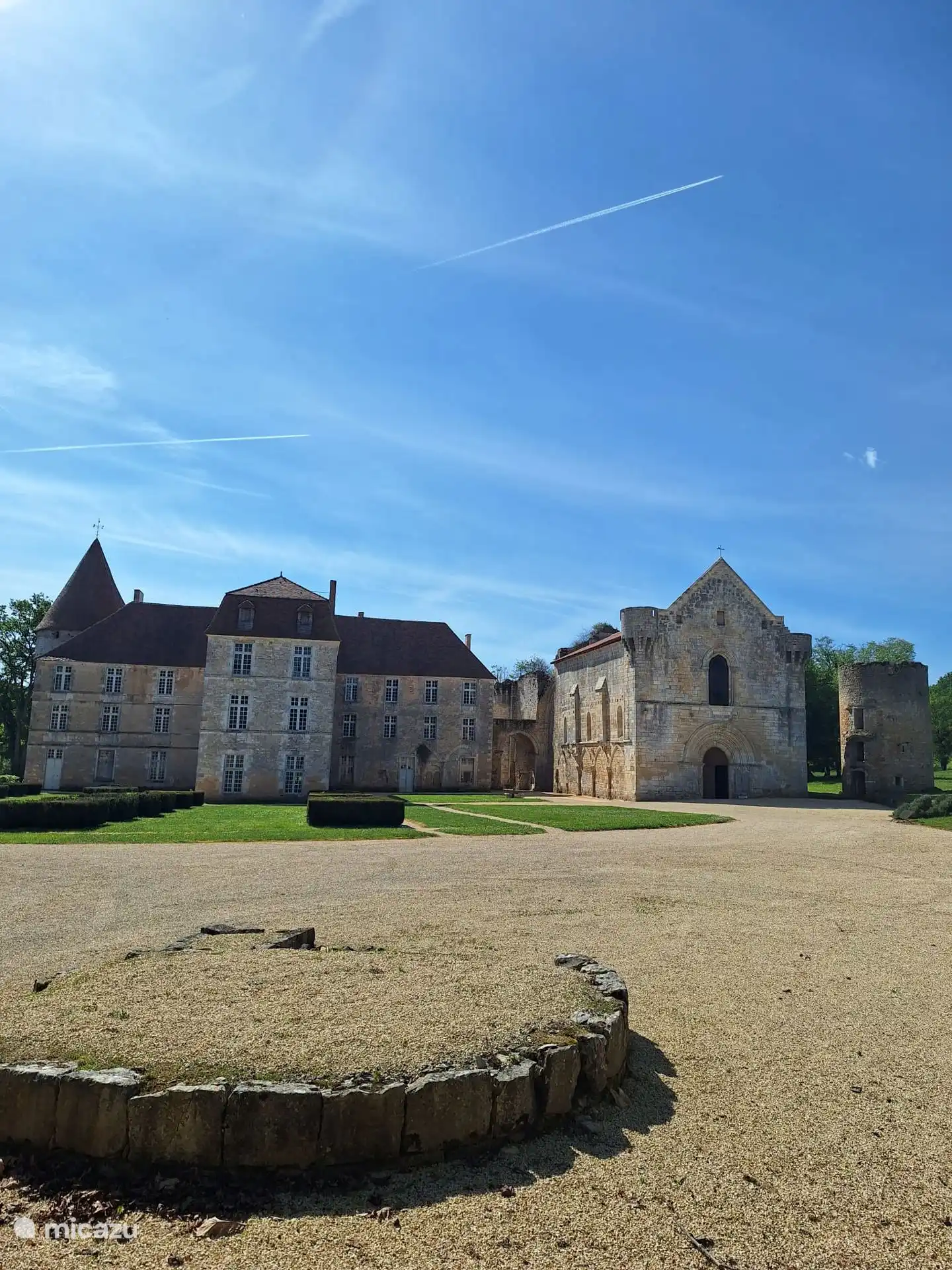 Ça vaut vraiment le coup d’une visite à l’Abbaye de la Réau, c’est à 5 minutes. de la maison de vacances