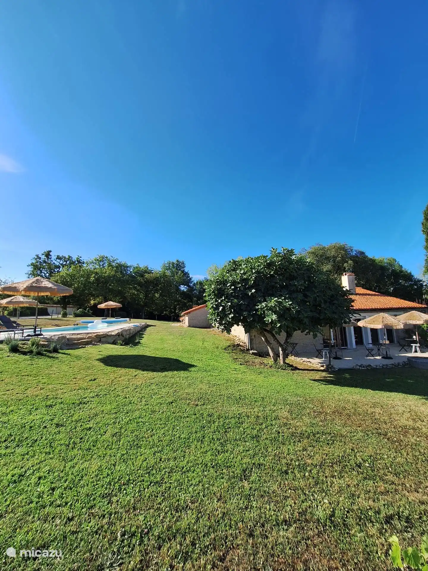 Détendez-vous sur les nombreuses terrasses autour de la maison