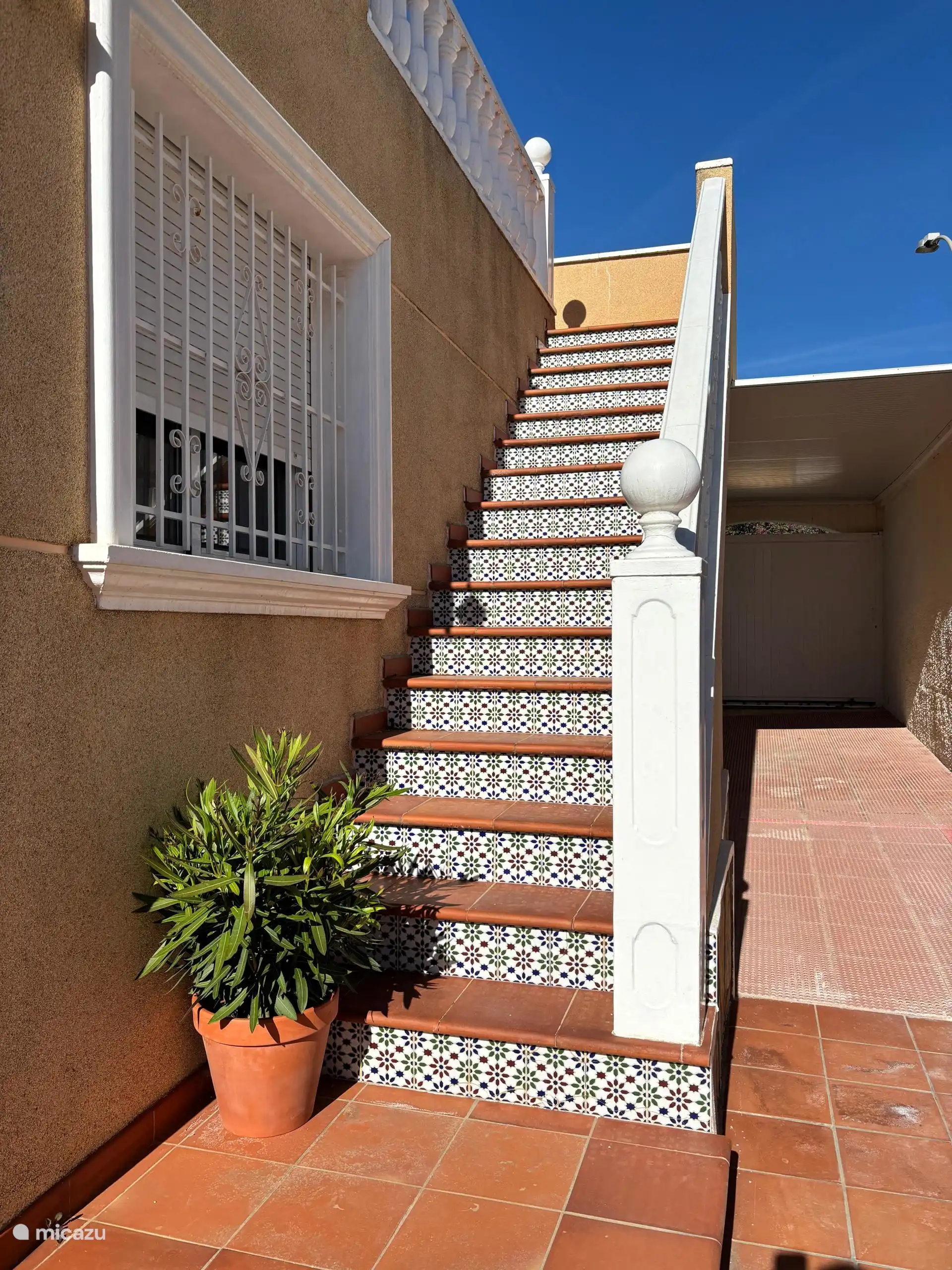 Escaleras hacia la terraza de la azotea