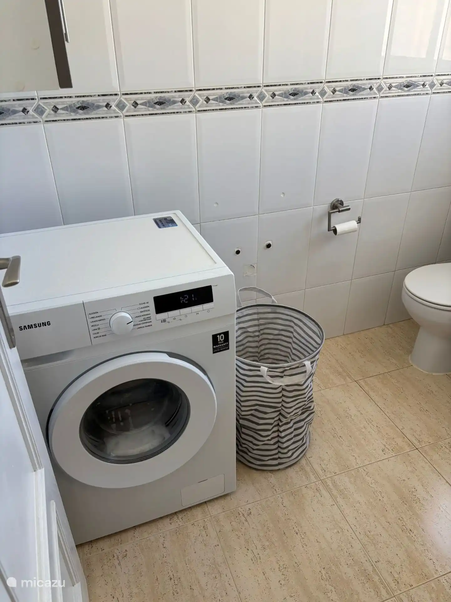Lavandería con inodoro extra