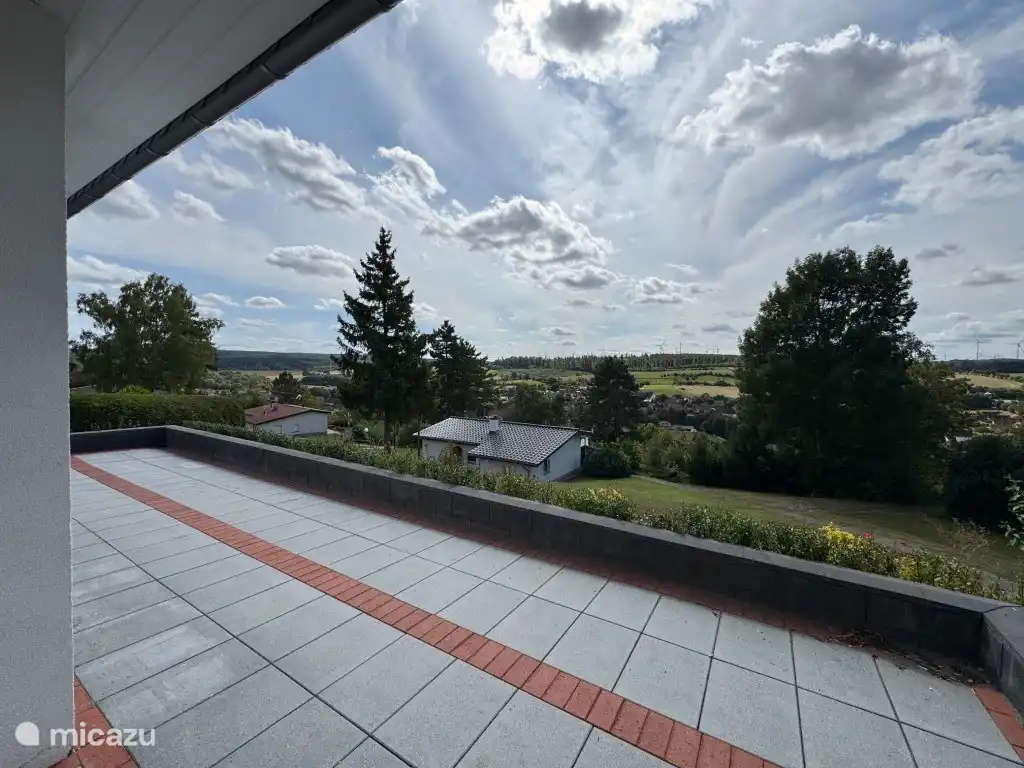 Uitzicht vanaf het terras op de vallei