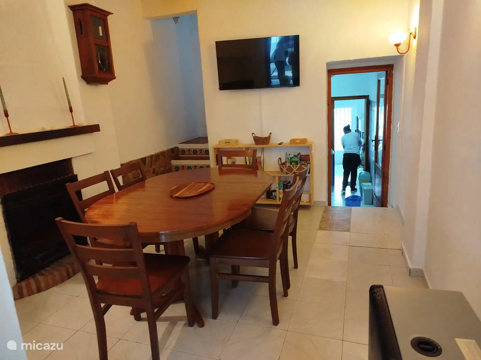 Esszimmer-Wohnzimmer mit sechs Sitzplätzen