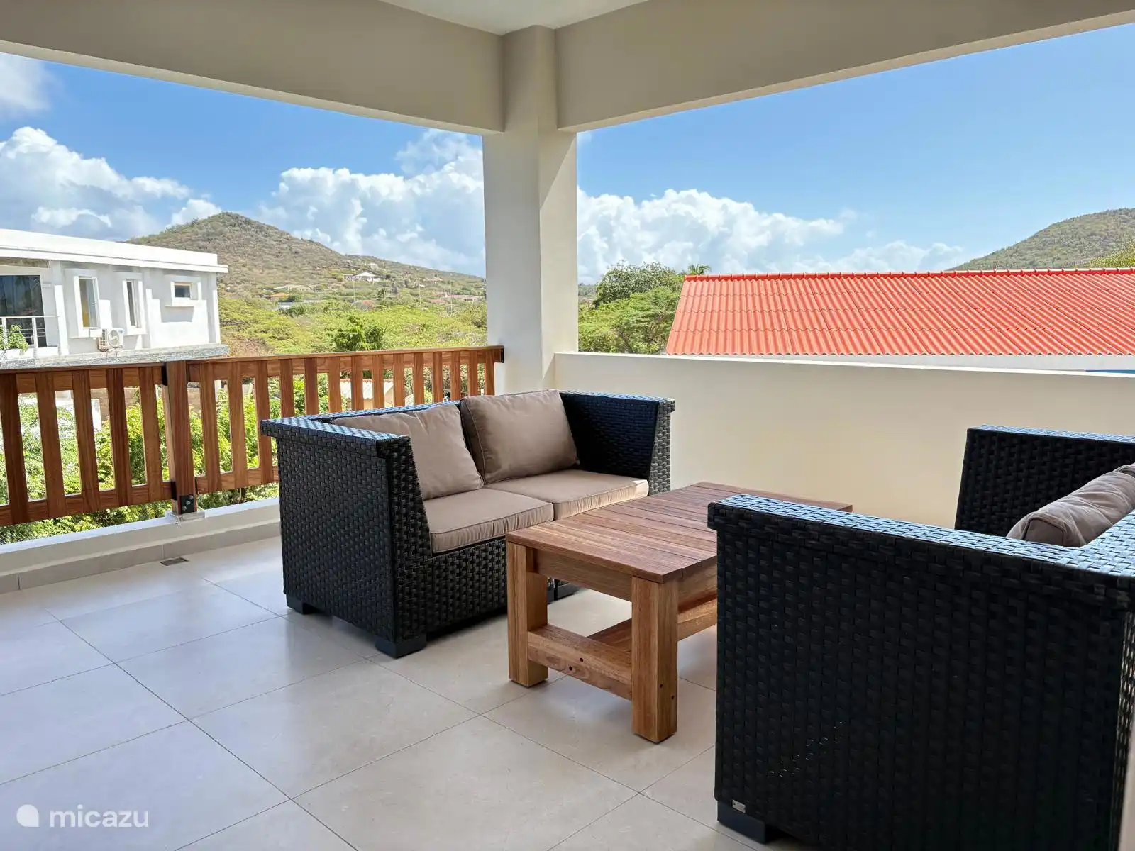 Balcón trasero en la primera planta