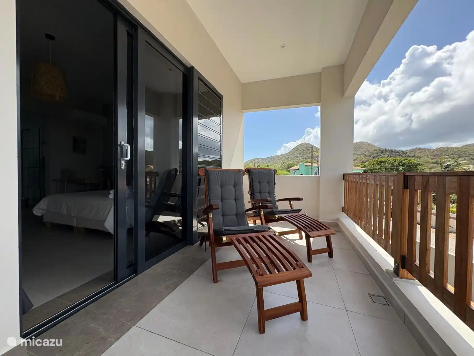 Balcón dormitorio principal con vistas al mar