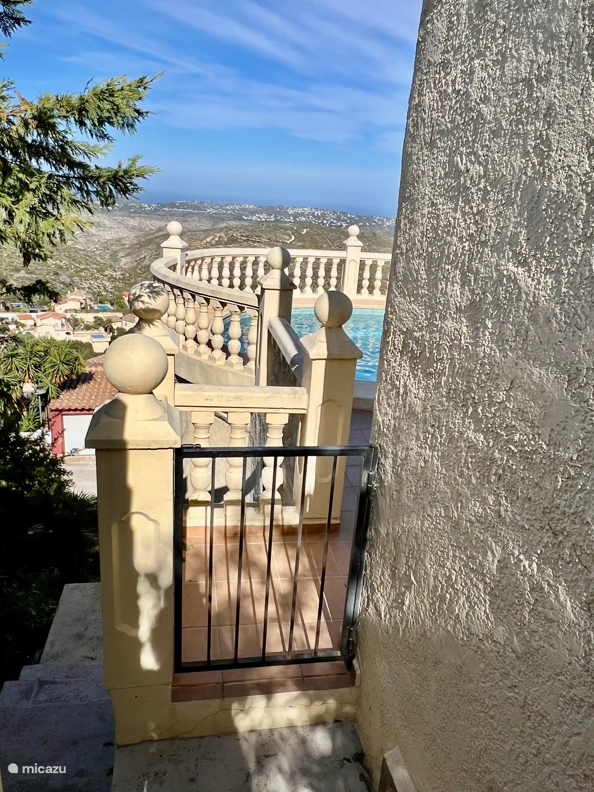 Hekje bij het zwembad. 