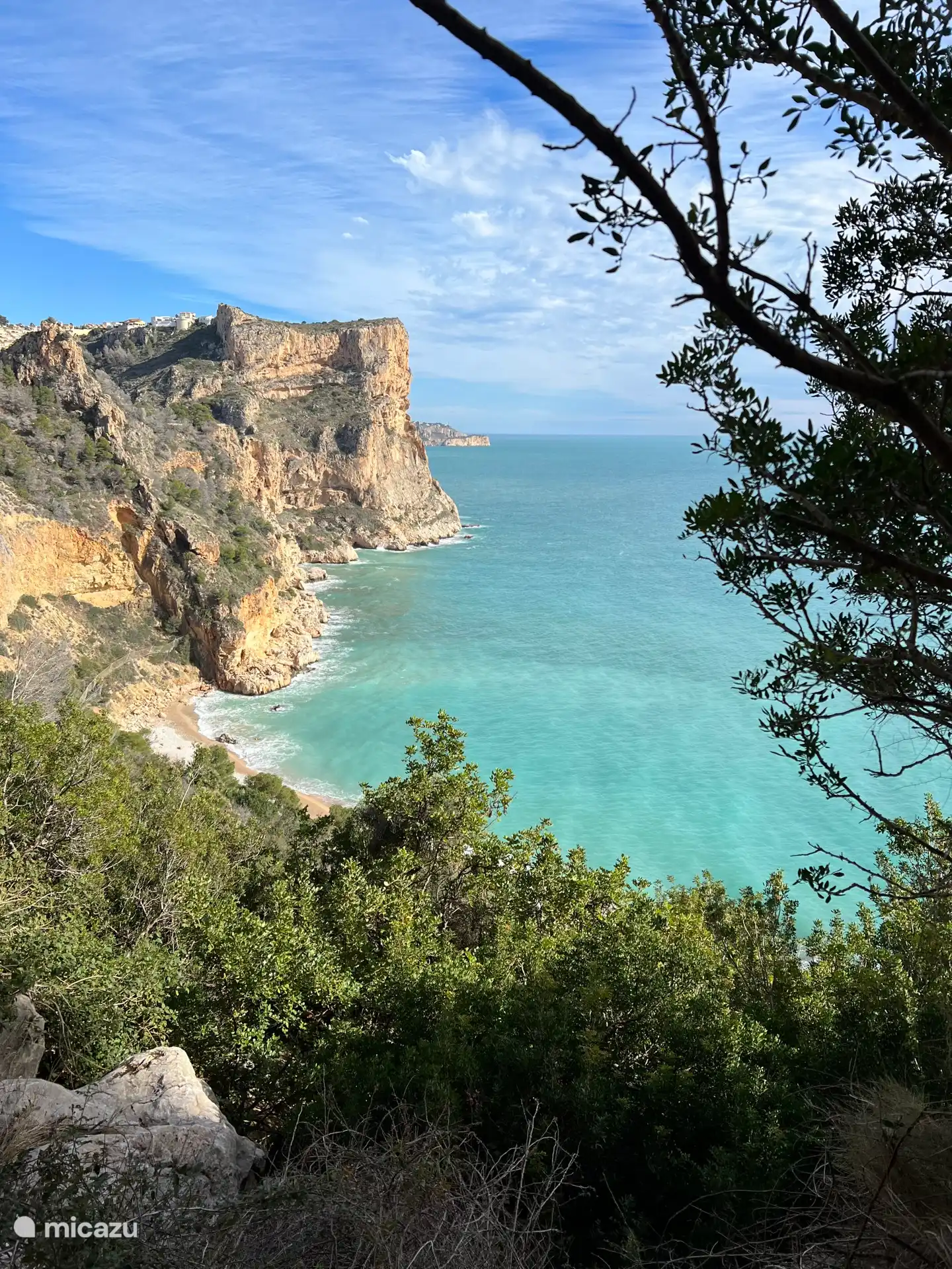 Playa del Moraig in Cumbre del Sol ist etwa 2 km vom Haus entfernt. Dort gibt es auch einen schönen Spaziergang entlang der Klippen. 