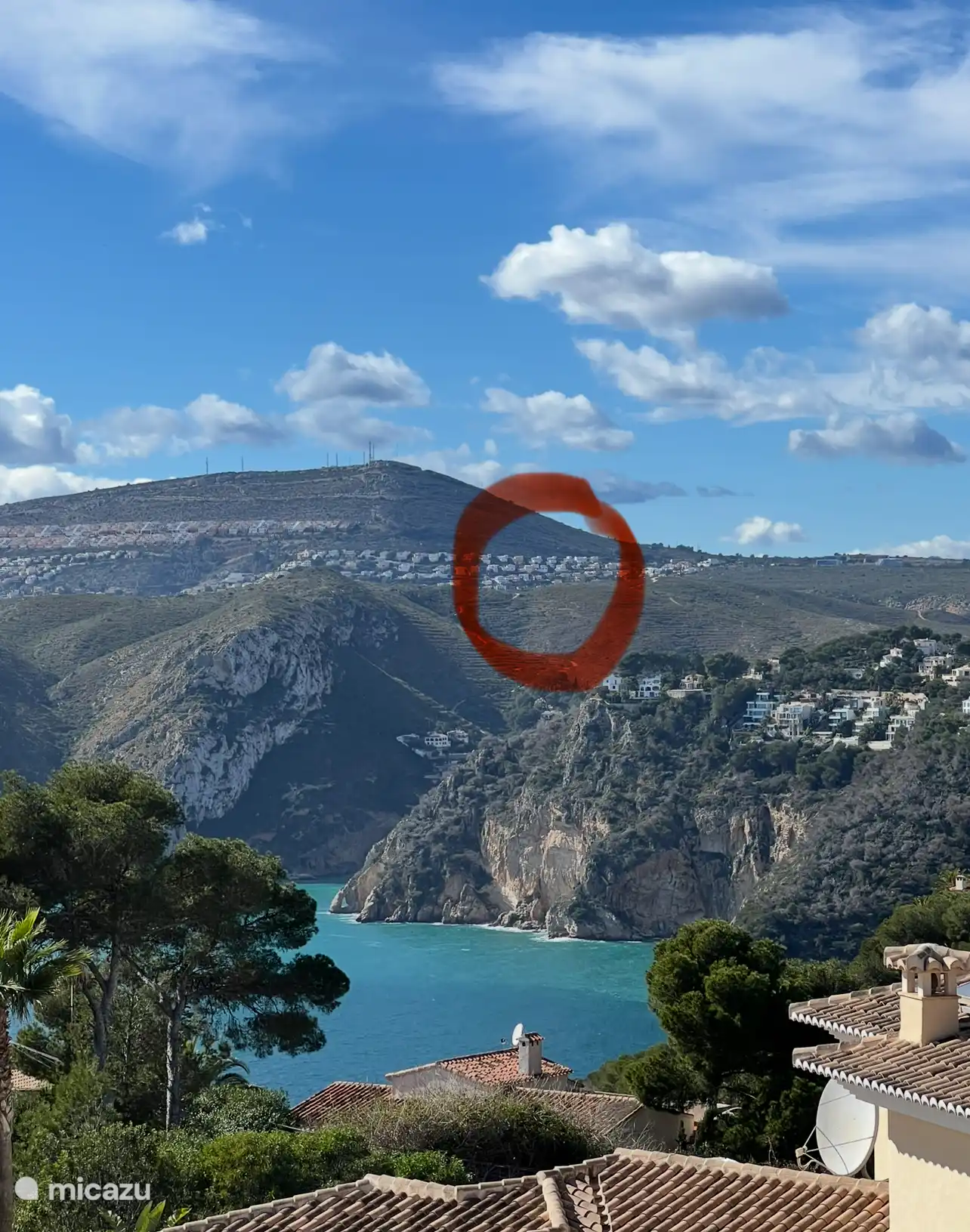 Blick von Javea auf unser Haus. Unser Haus befindet sich im roten Kreis. 