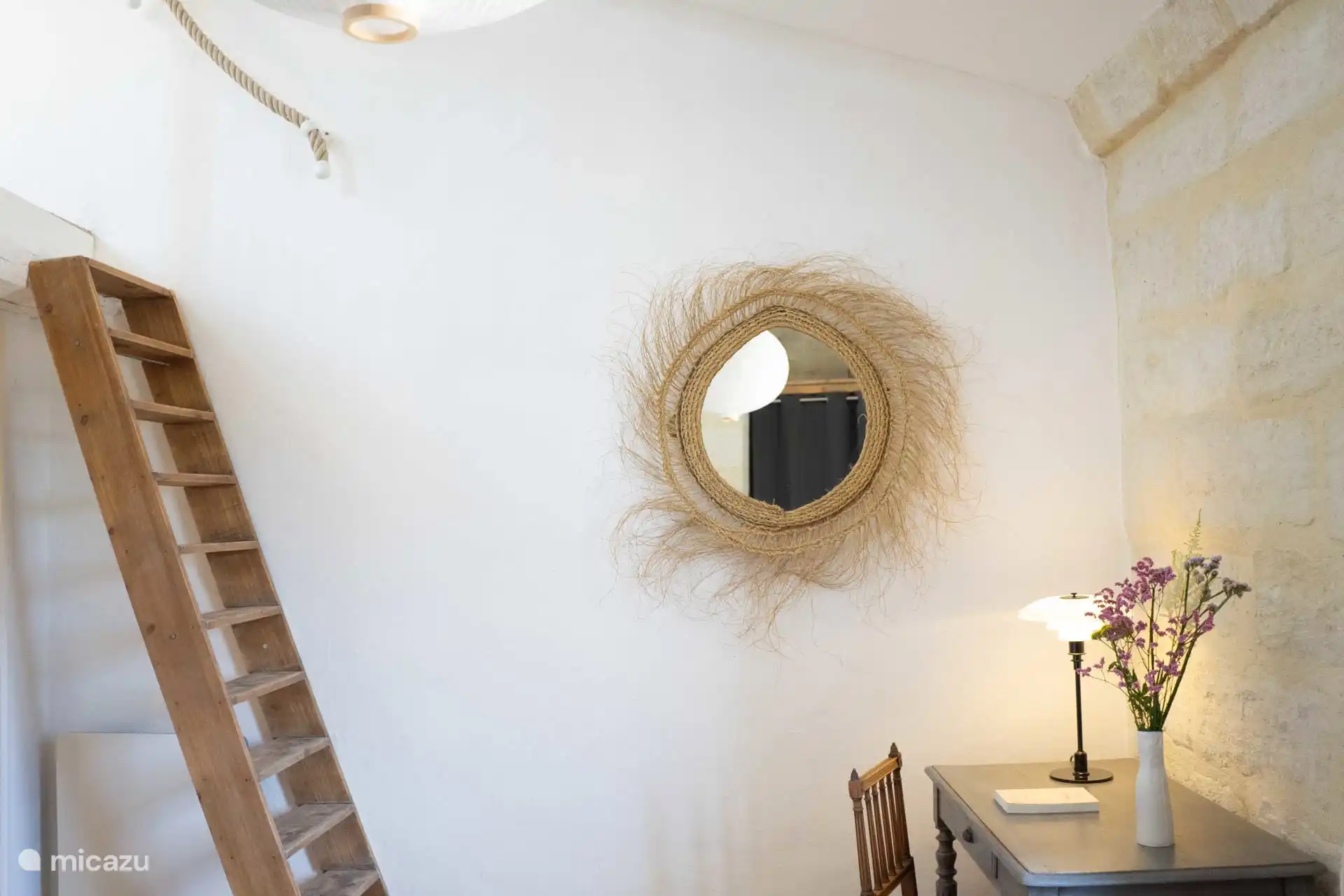 La escalera de la sala del entresuelo