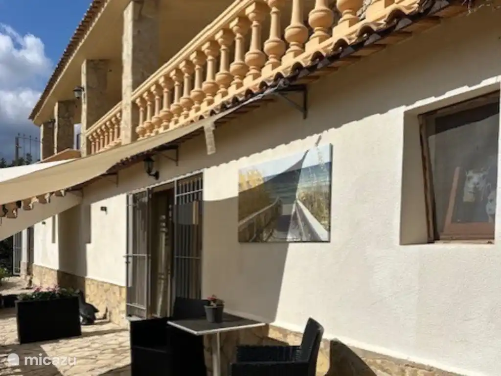 The front of the holiday studio.