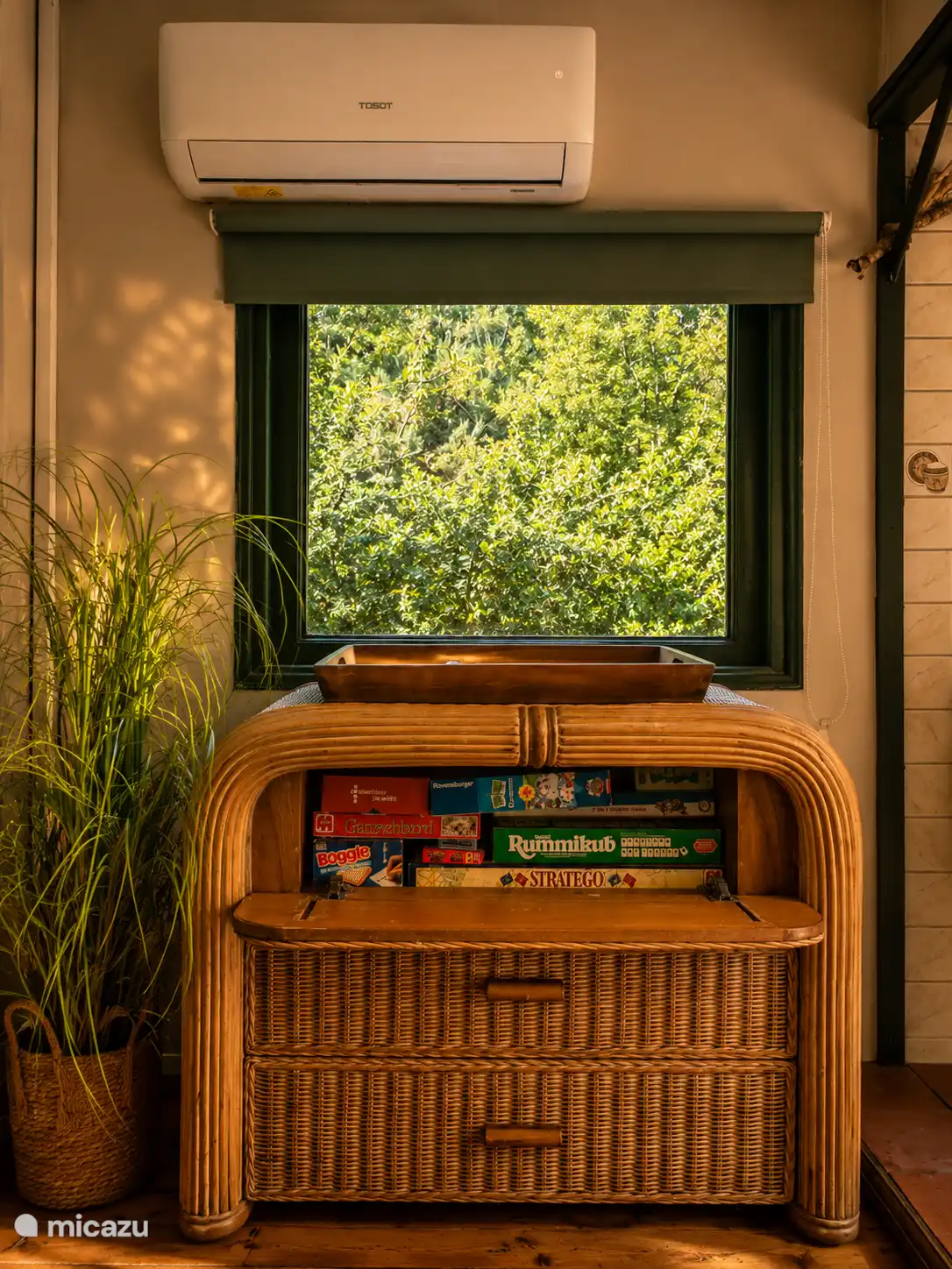 Air conditioning and games available