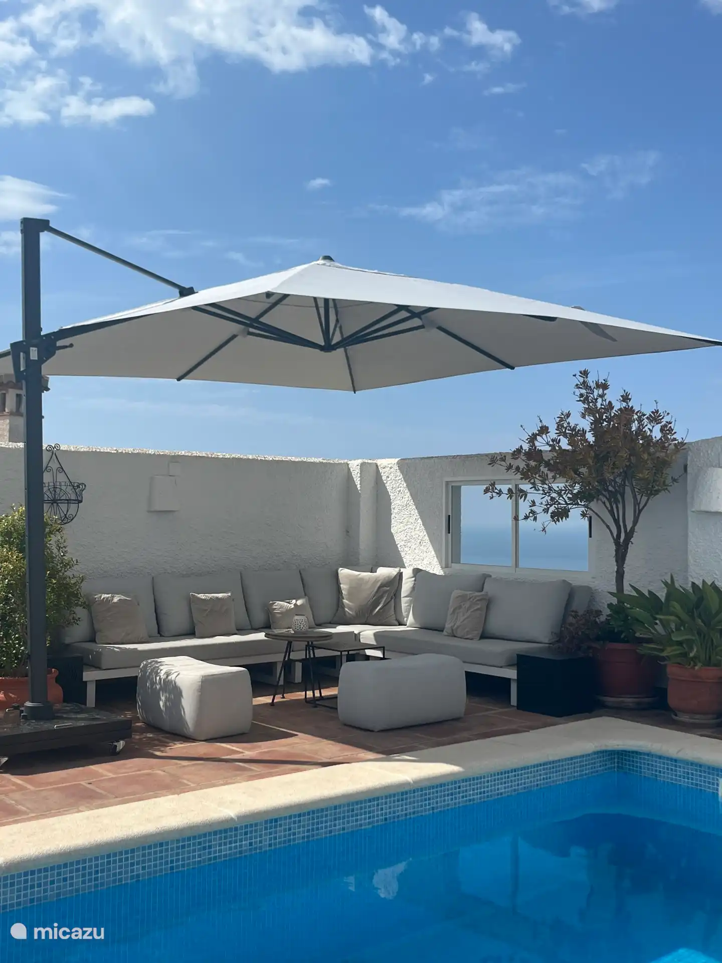 Lounge-Set am Pool