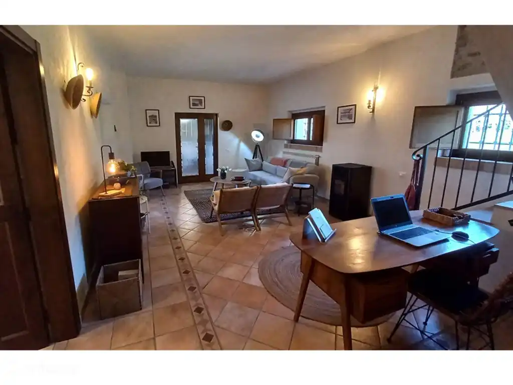 Leefruimte met werkruimte