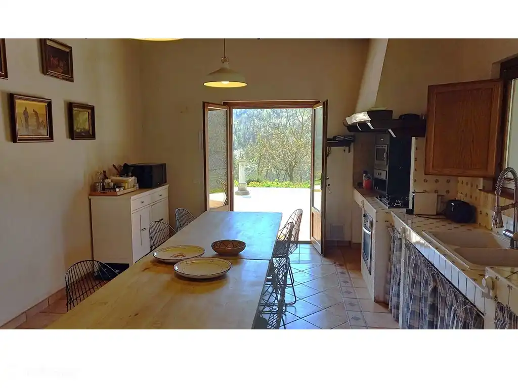 keuken met zicht op terras