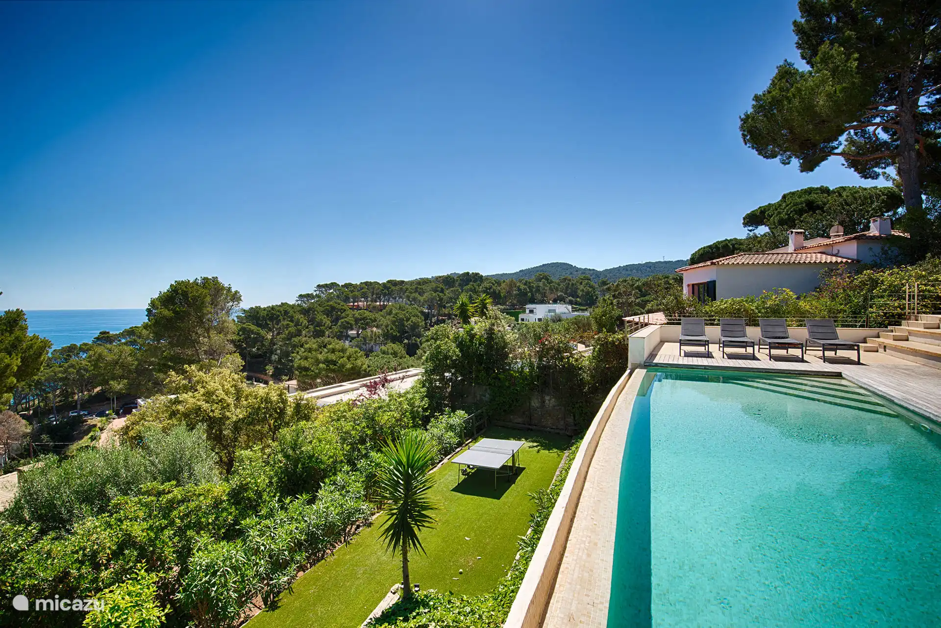 Privé zwebmad Villa Platja Roja