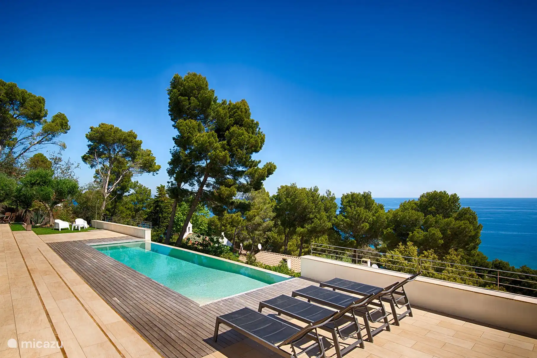 Privé zwebmad Villa Platja Roja