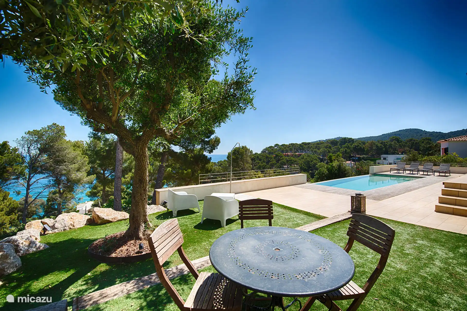 Privé zwebmad Villa Platja Roja
