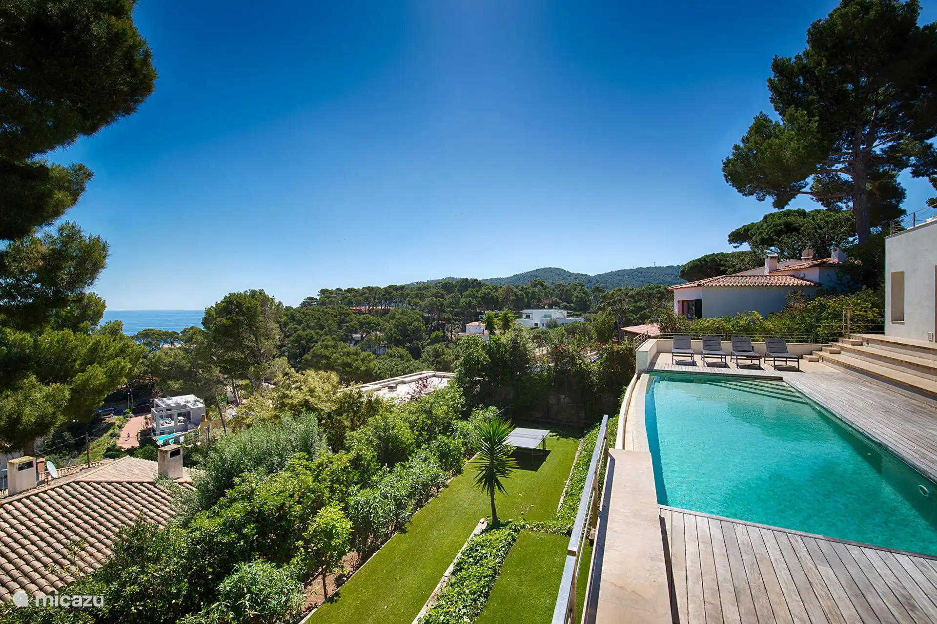Privé zwebmad Villa Platja Roja