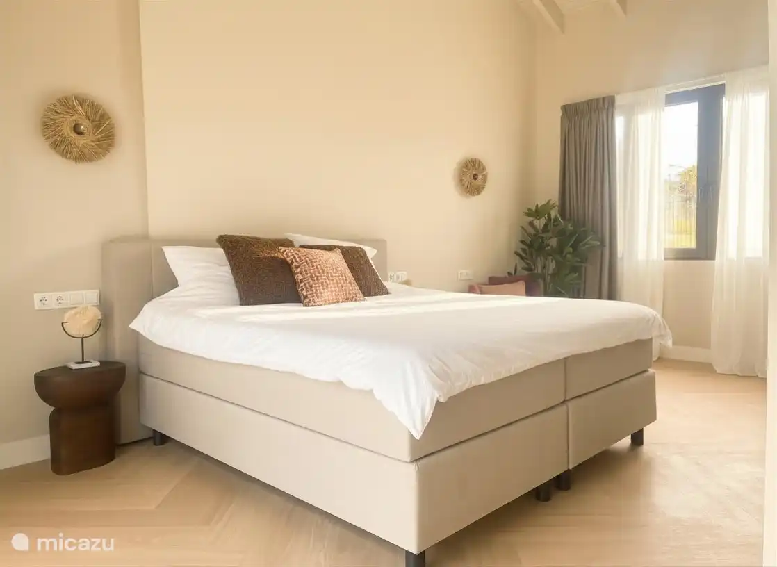 Beautiful new villa, suitable for 10 people, with enclosed garden, covered terrace and private pool.