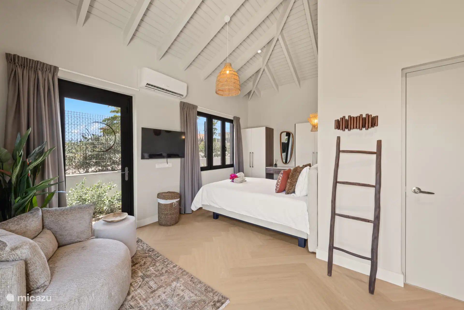 Prachtig, luxe, nieuw en sfeervol ingerichte villa, geschikt voor 10 personen. 