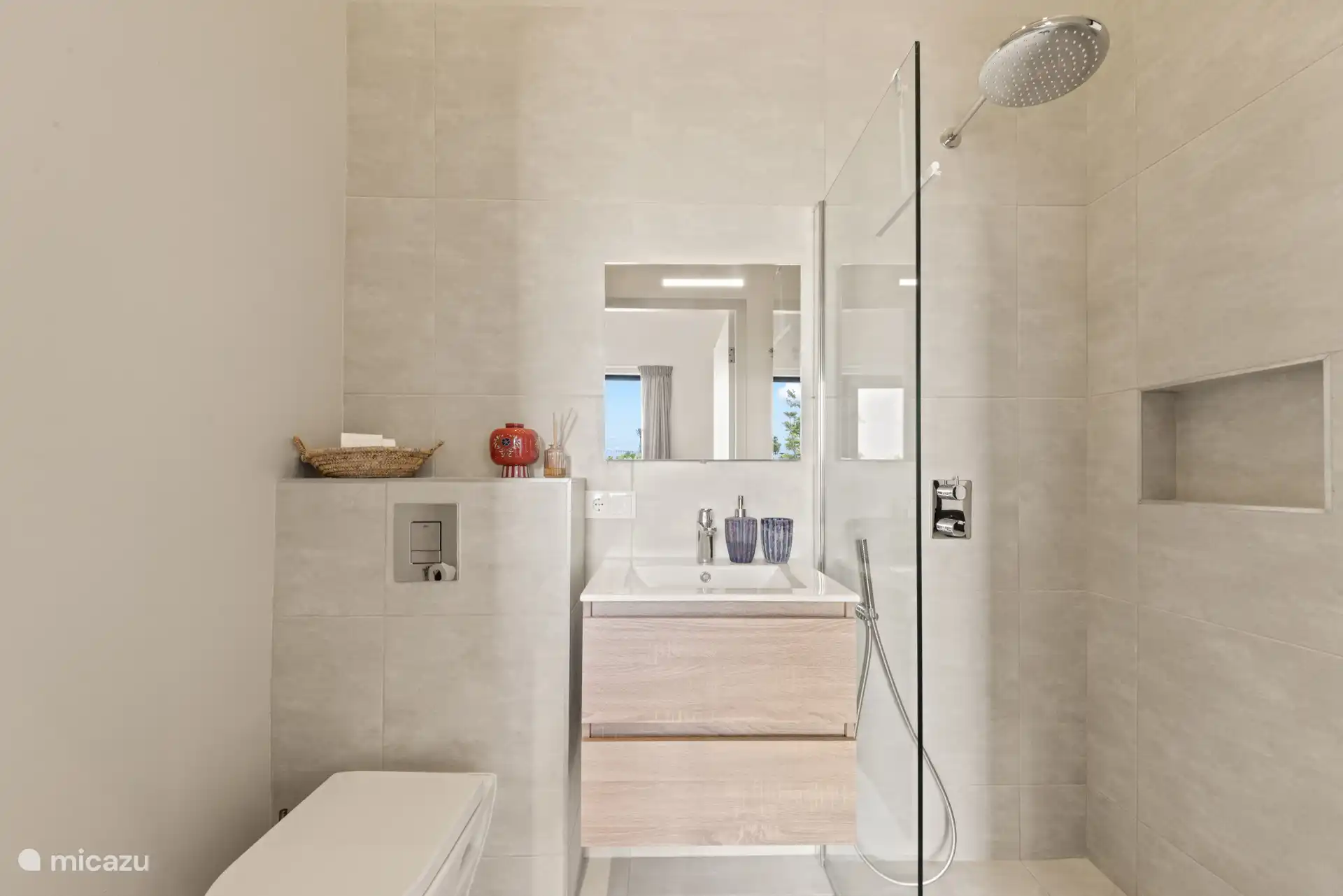 Prachtig, luxe, nieuw en sfeervol ingerichte villa, geschikt voor 10 personen. 