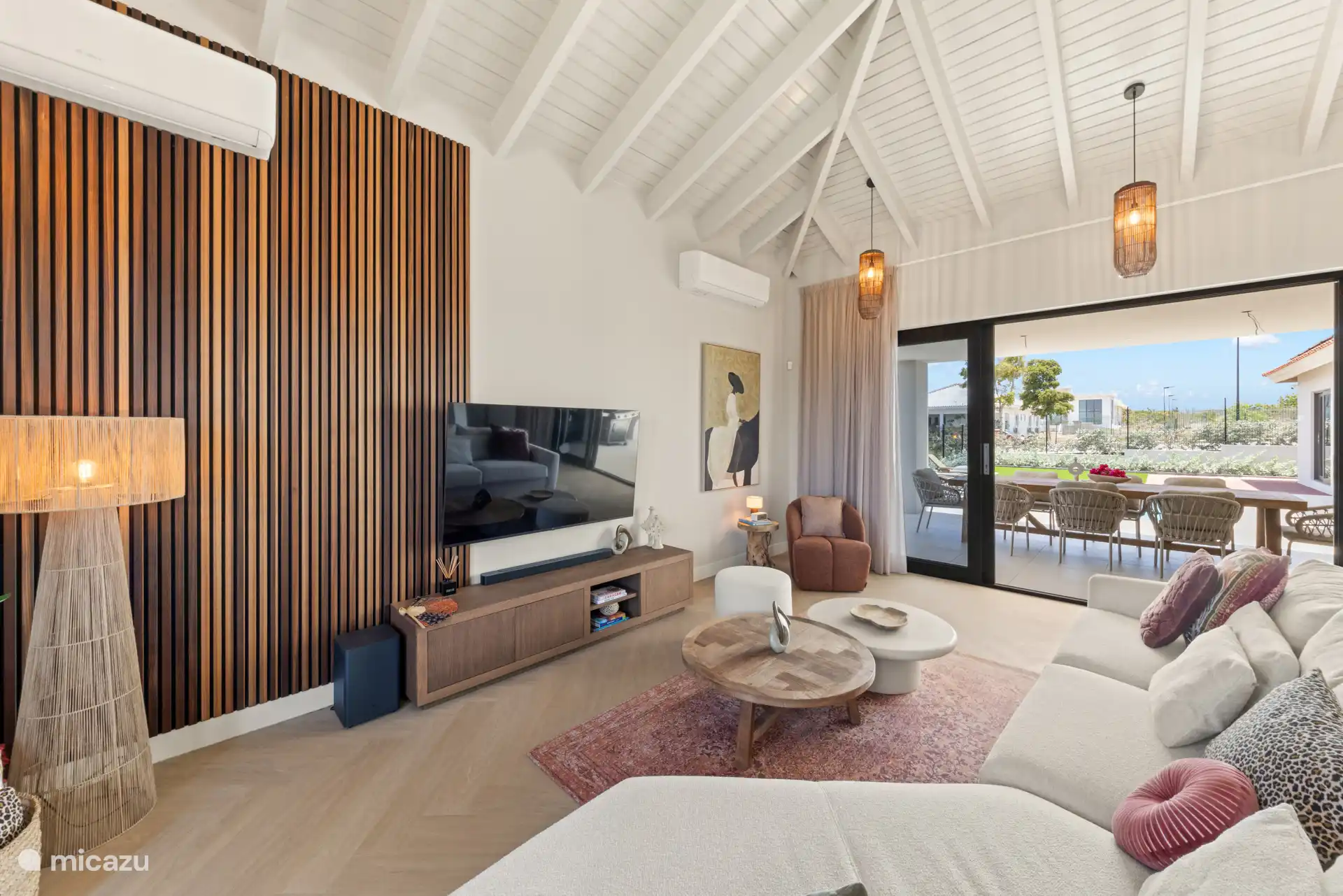 Prachtig, luxe, nieuw en sfeervol ingerichte villa, geschikt voor 10 personen. 