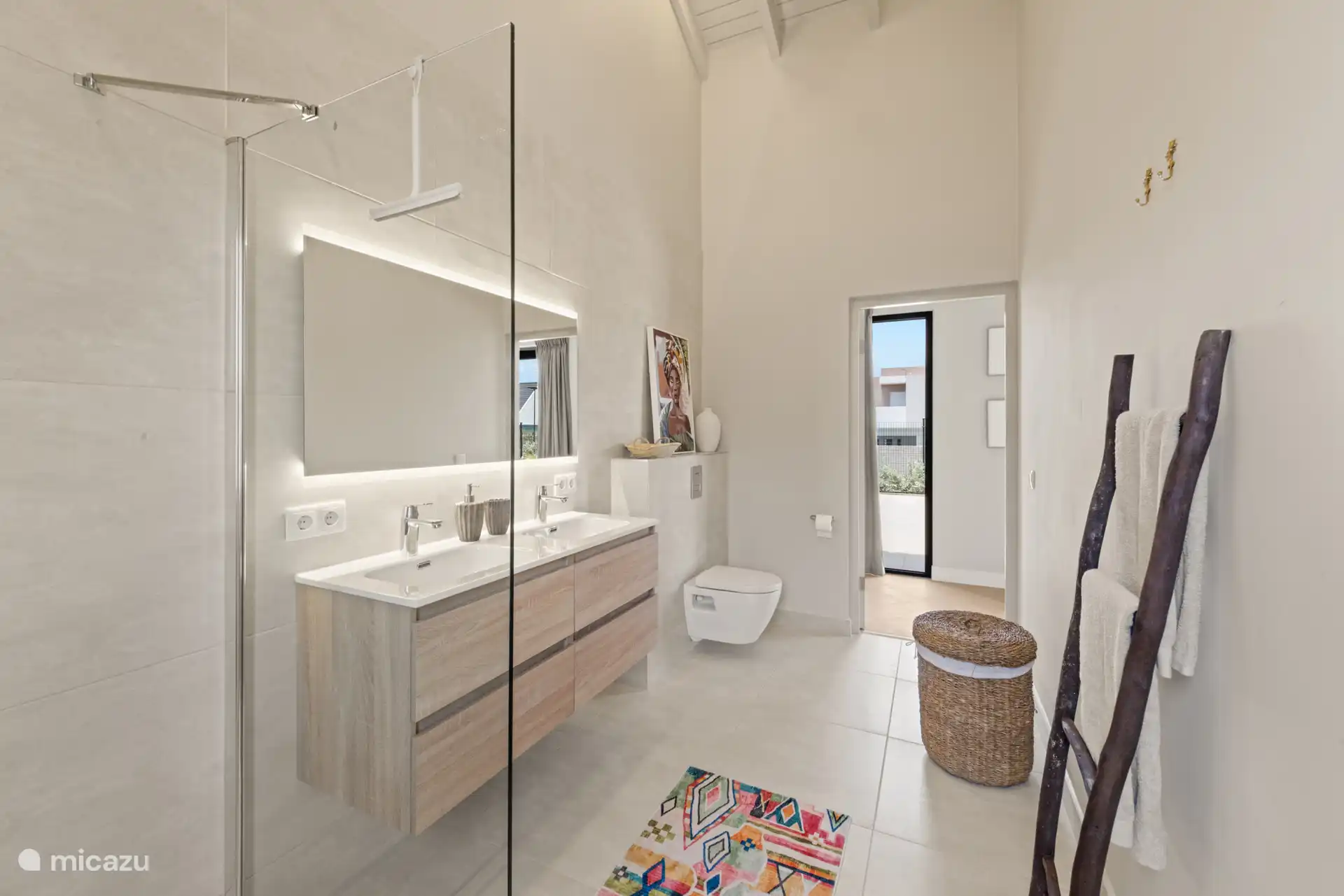 Prachtig, luxe, nieuw en sfeervol ingerichte villa, geschikt voor 10 personen. 