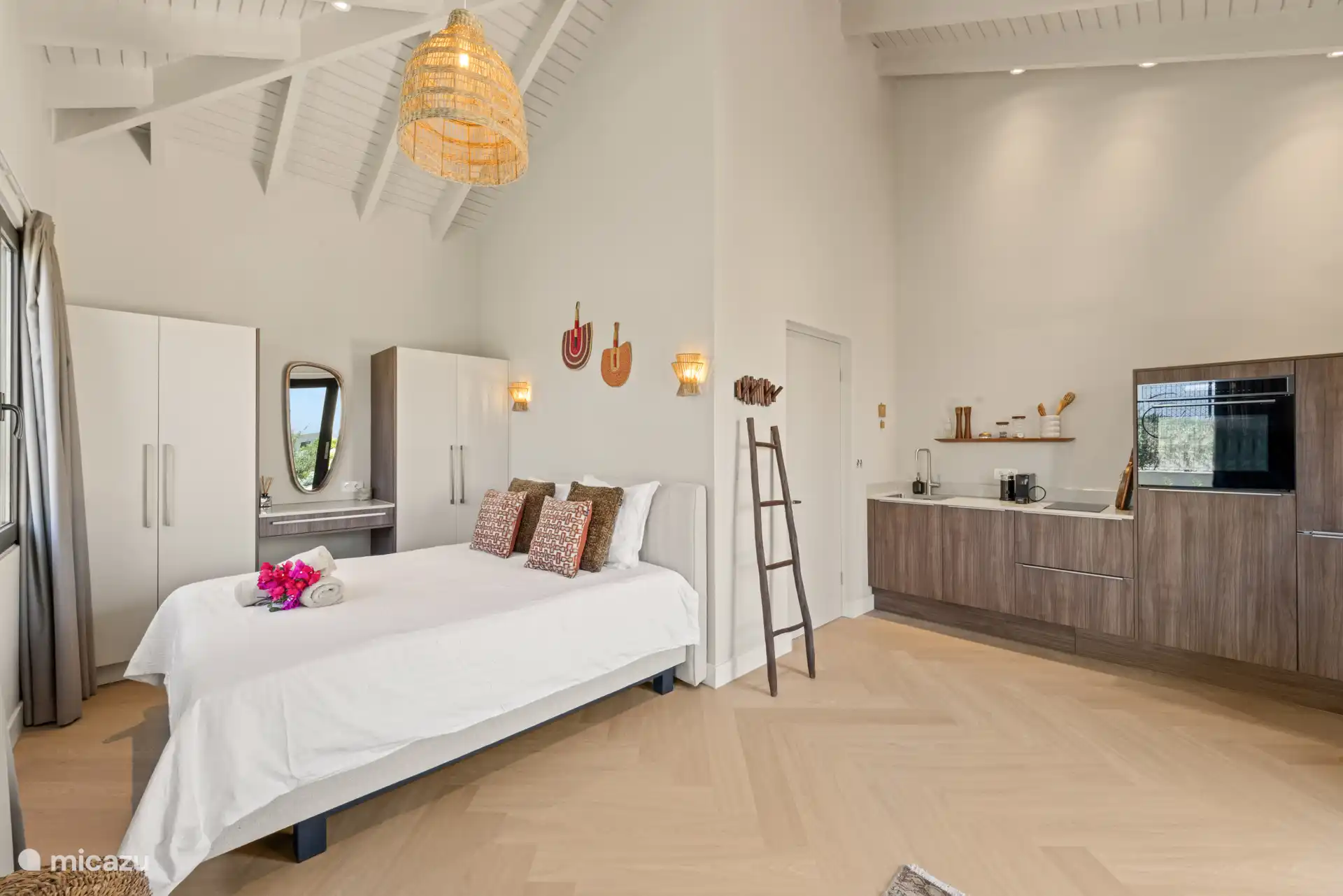 Prachtig, luxe, nieuw en sfeervol ingerichte villa, geschikt voor 10 personen. 