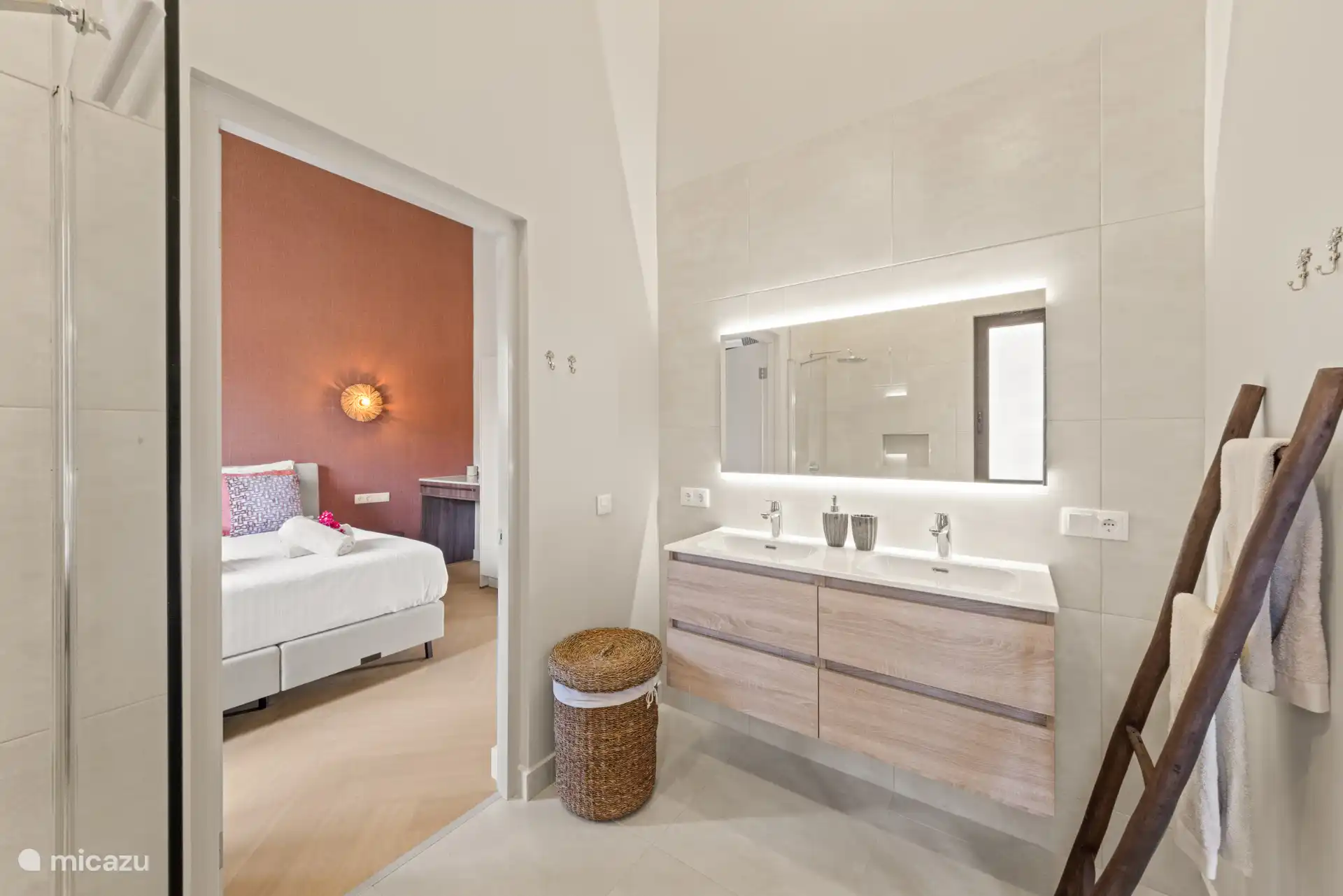 Prachtig, luxe, nieuw en sfeervol ingerichte villa, geschikt voor 10 personen. 