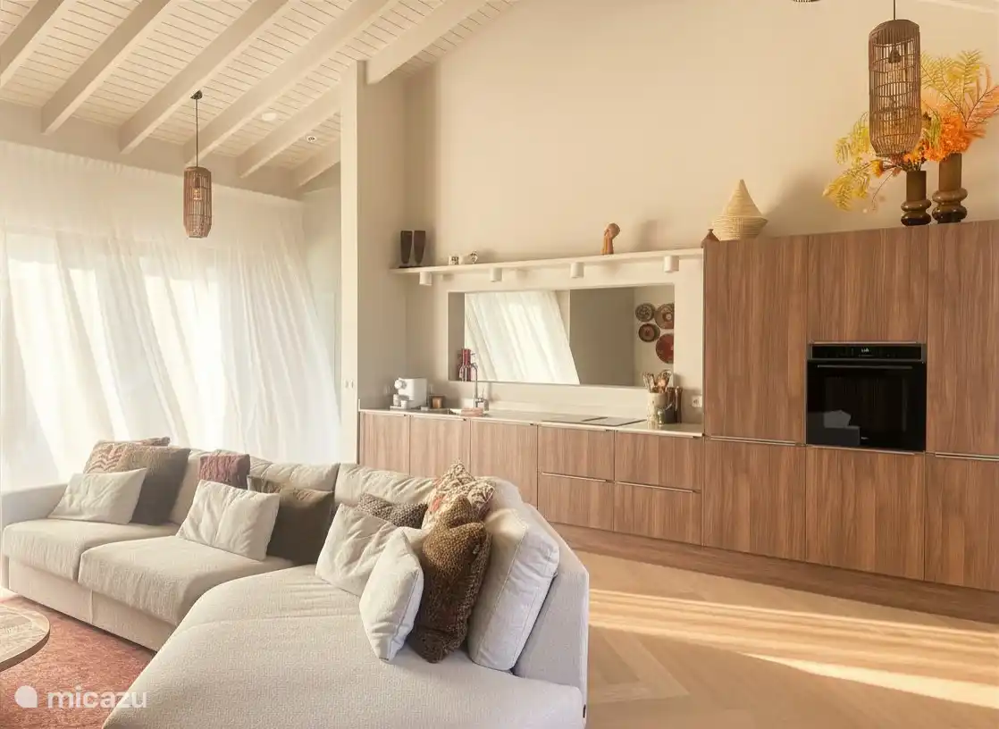 Beautiful new villa, suitable for 10 people, with enclosed garden, covered terrace and private pool.