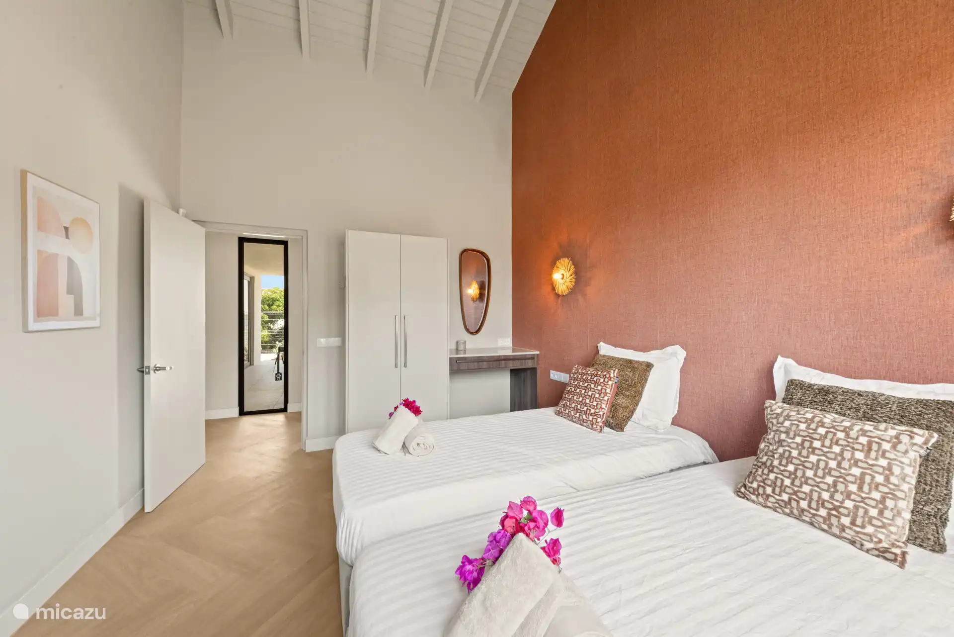 Prachtig, luxe, nieuw en sfeervol ingerichte villa, geschikt voor 10 personen. 