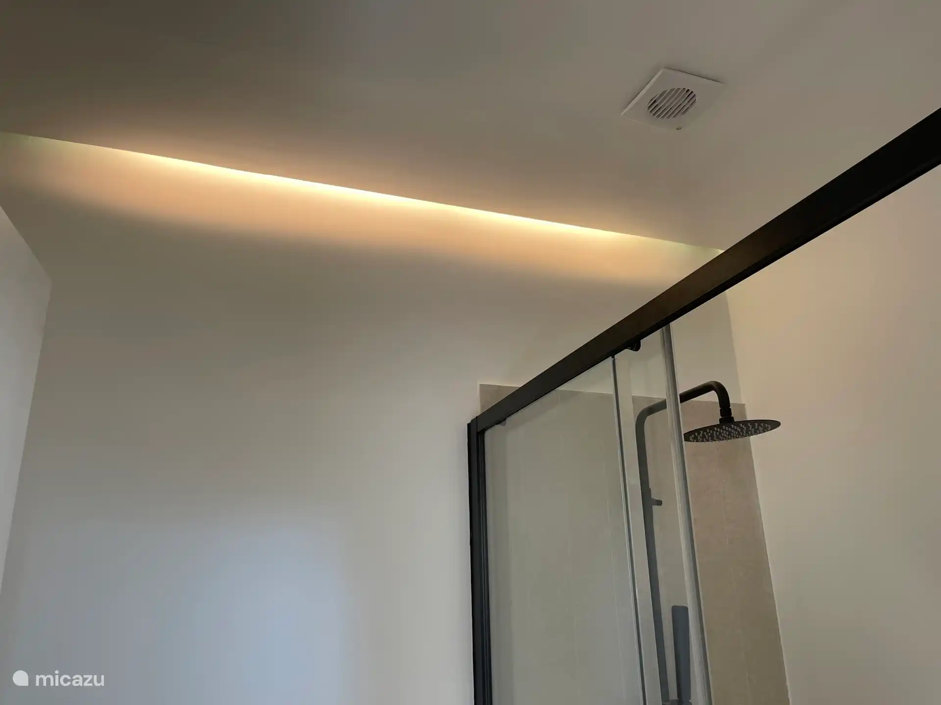 Kleine details: de verborgen verlichting geeft een luxe sfeer