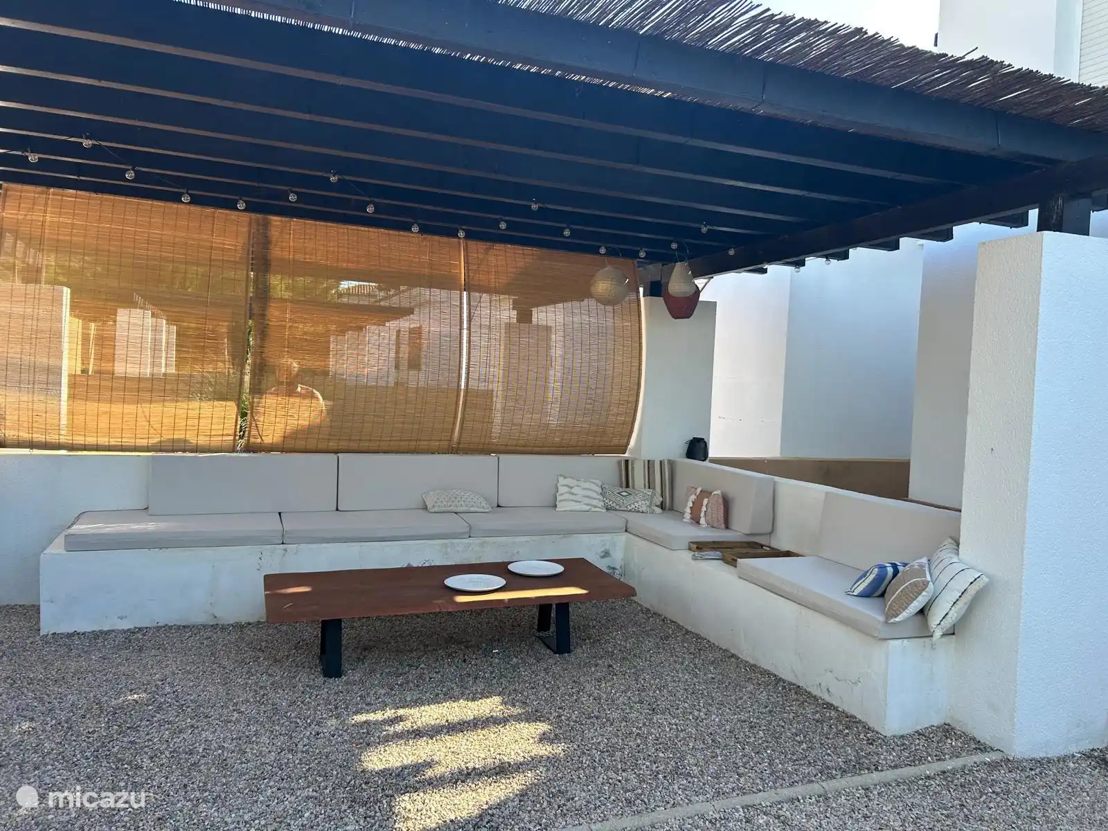 Zitje in de voortuin