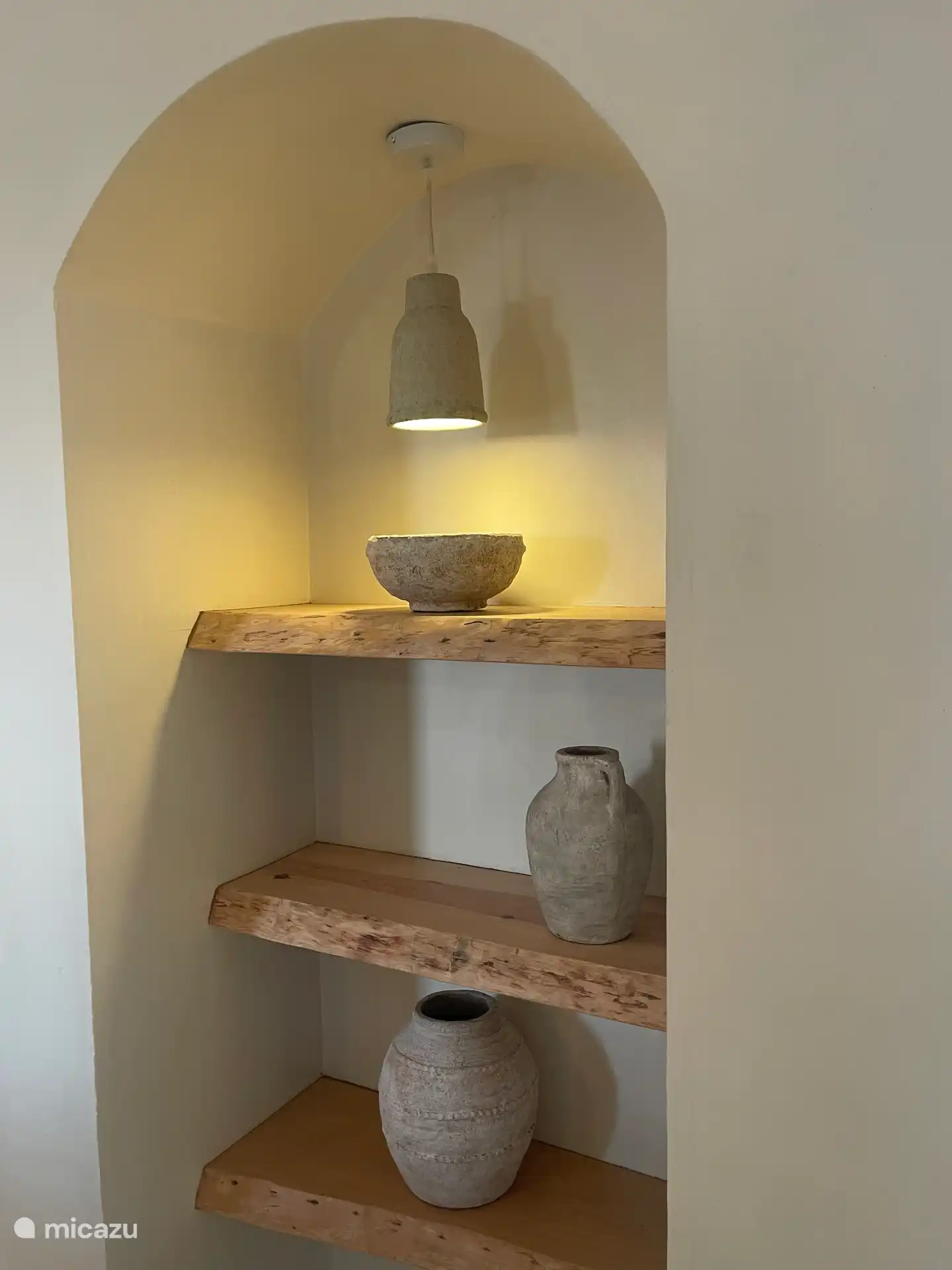 De beaux détails, comme cette niche et les murs épais, ont été préservés