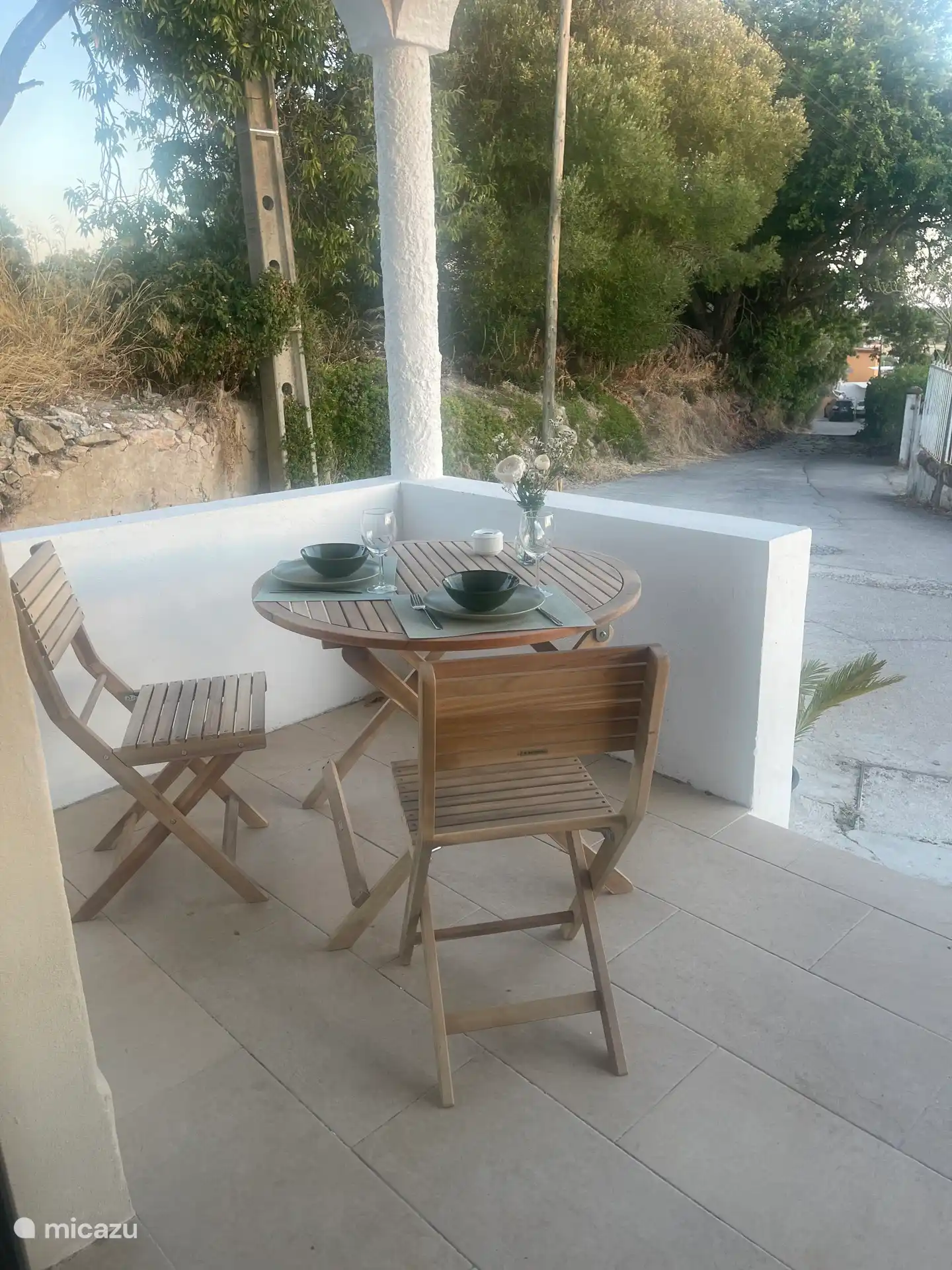 Profitez du petit-déjeuner ou du dîner sur votre propre terrasse / véranda