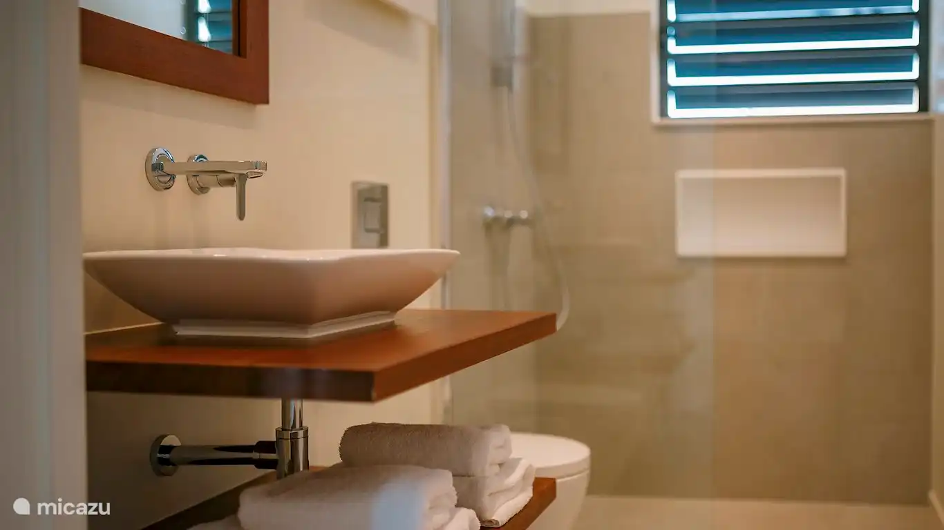 El baño del tercer dormitorio