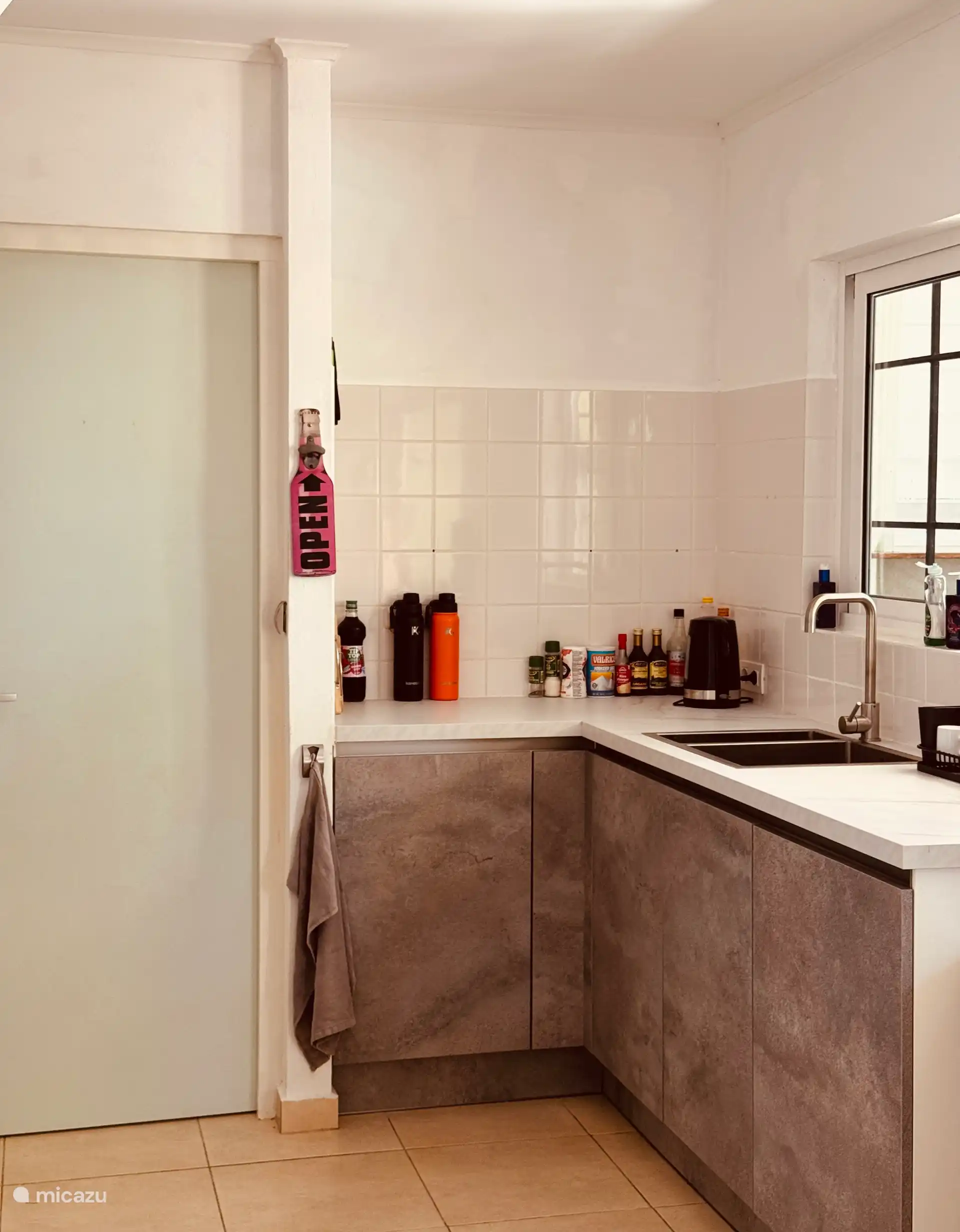 Keuken met waterkoker